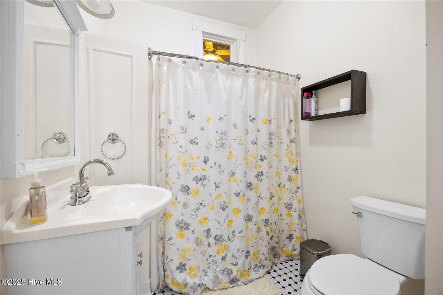 100538271 | Photo 35