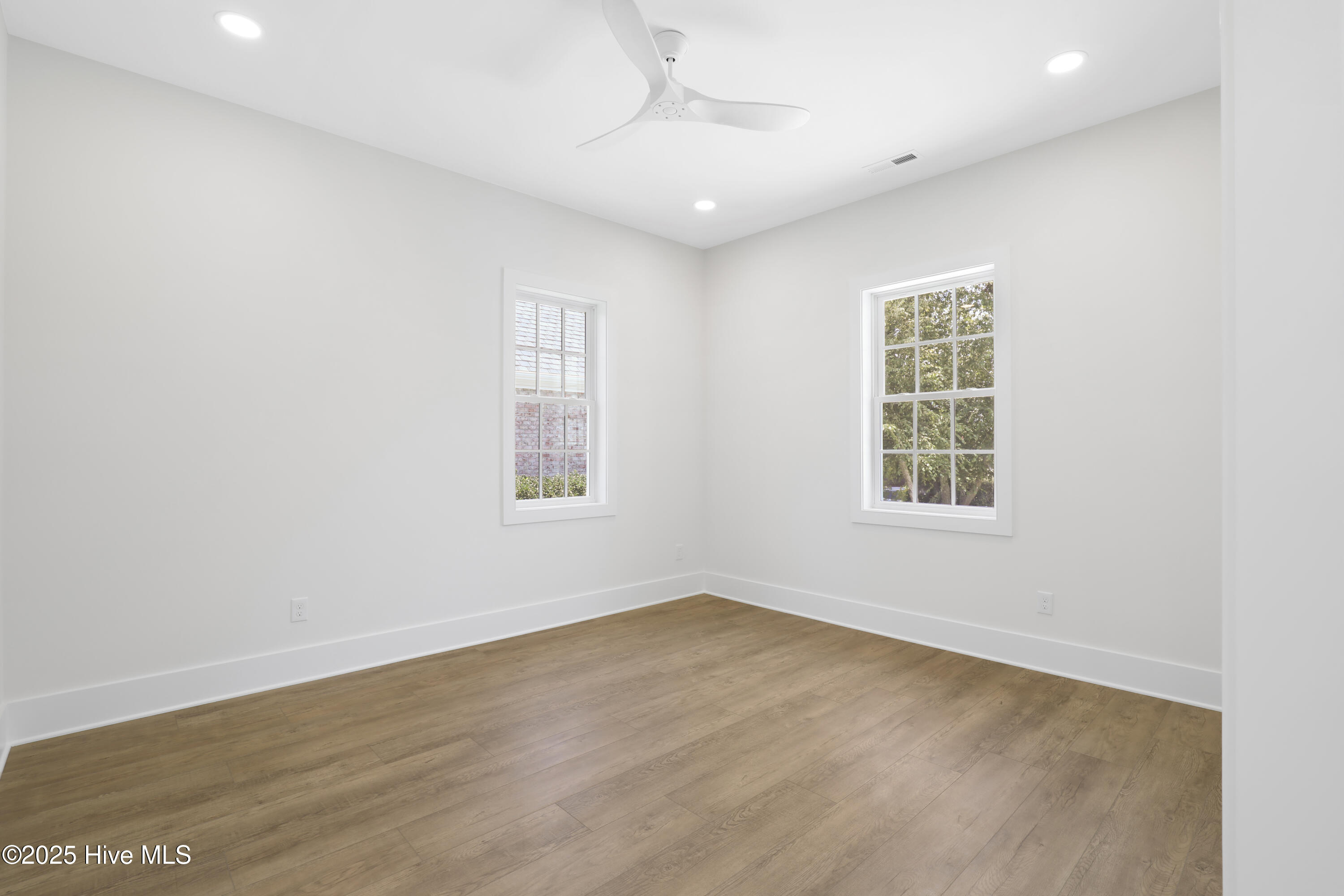 100556195 | Photo 12