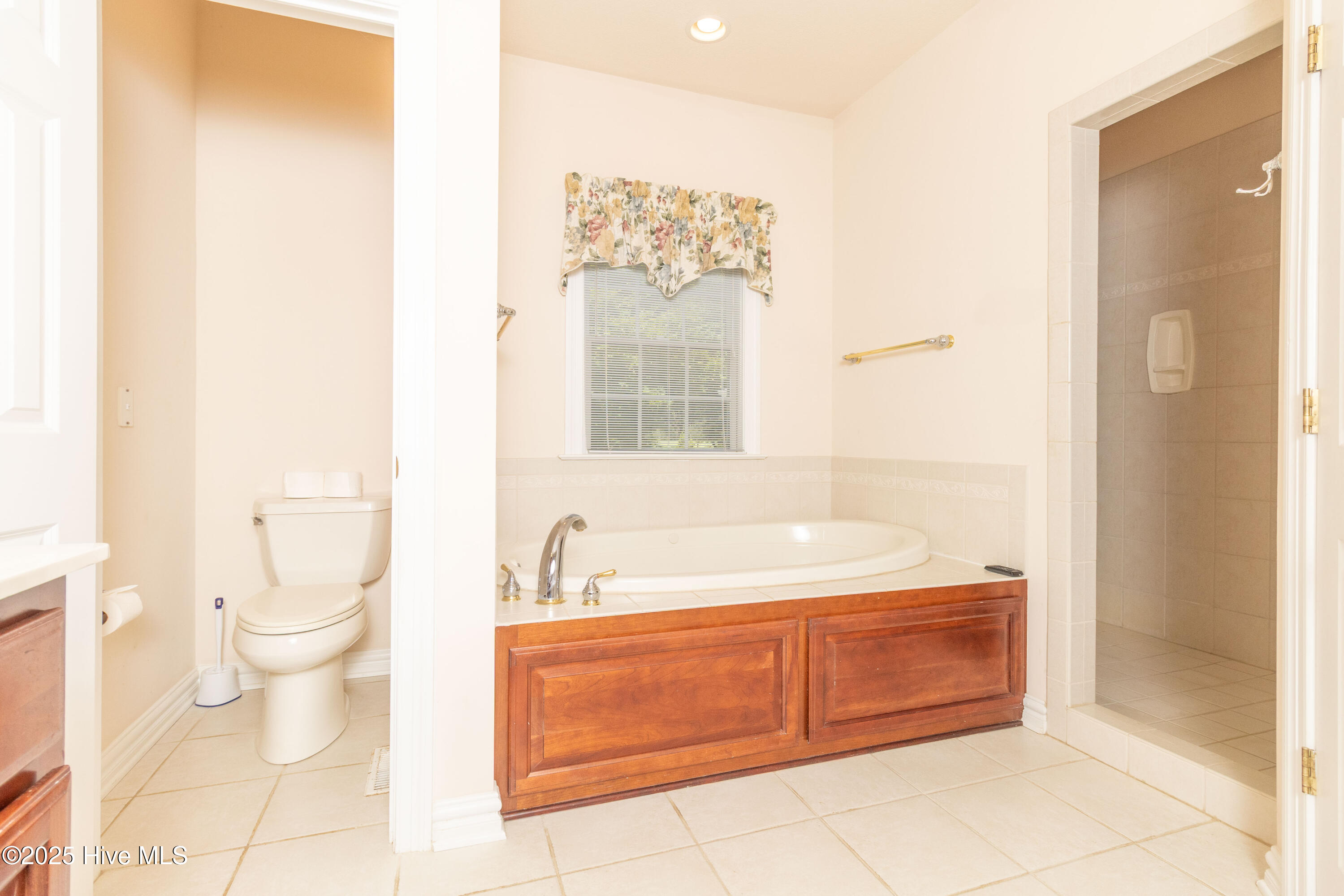en suite with private water cooler