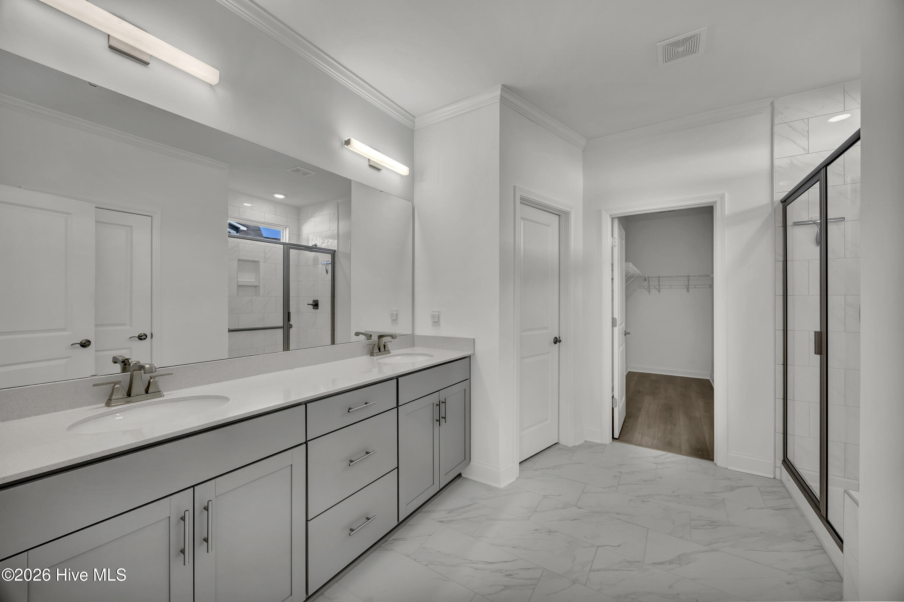 100548417 | Photo 16