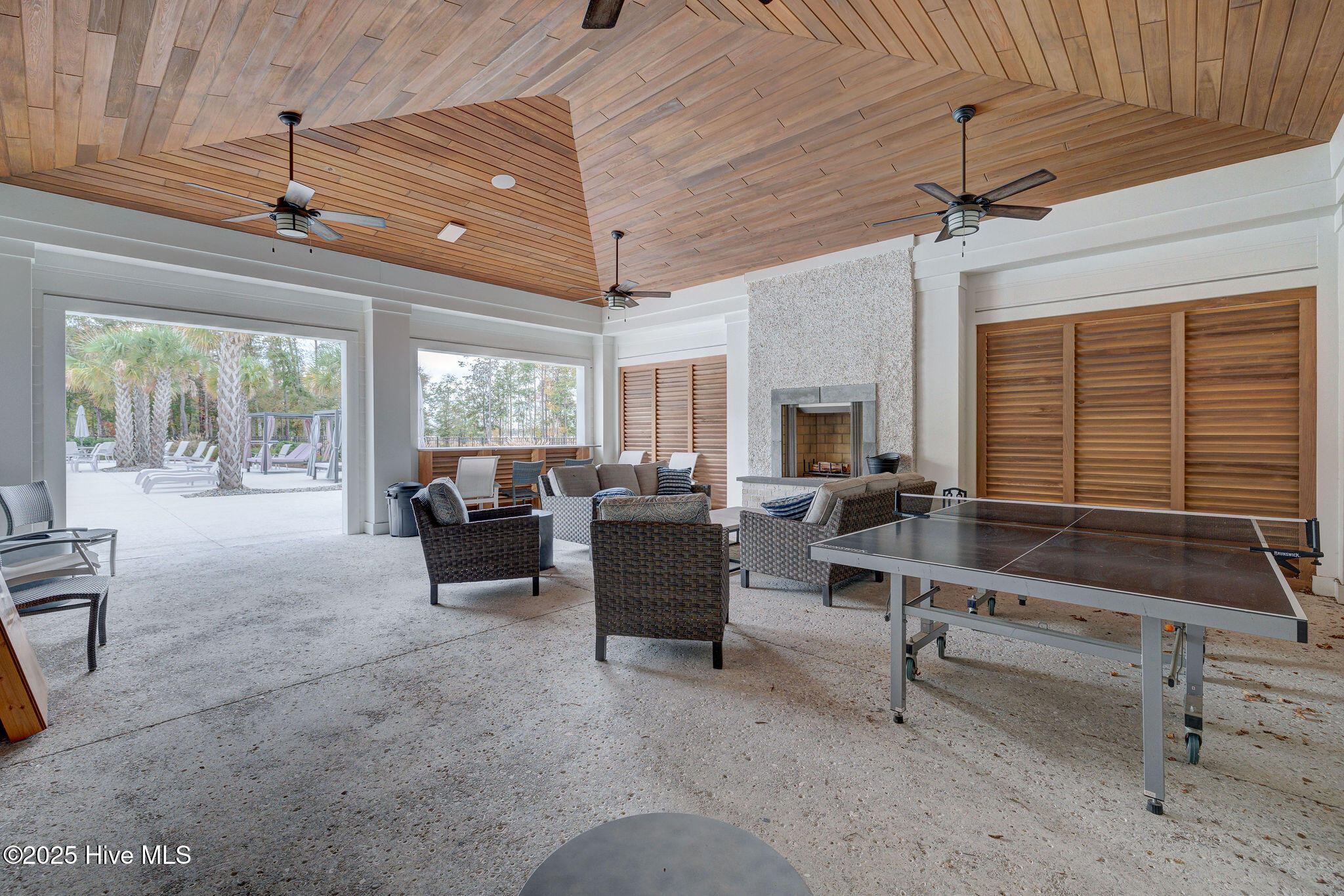 100537676 | Photo 33