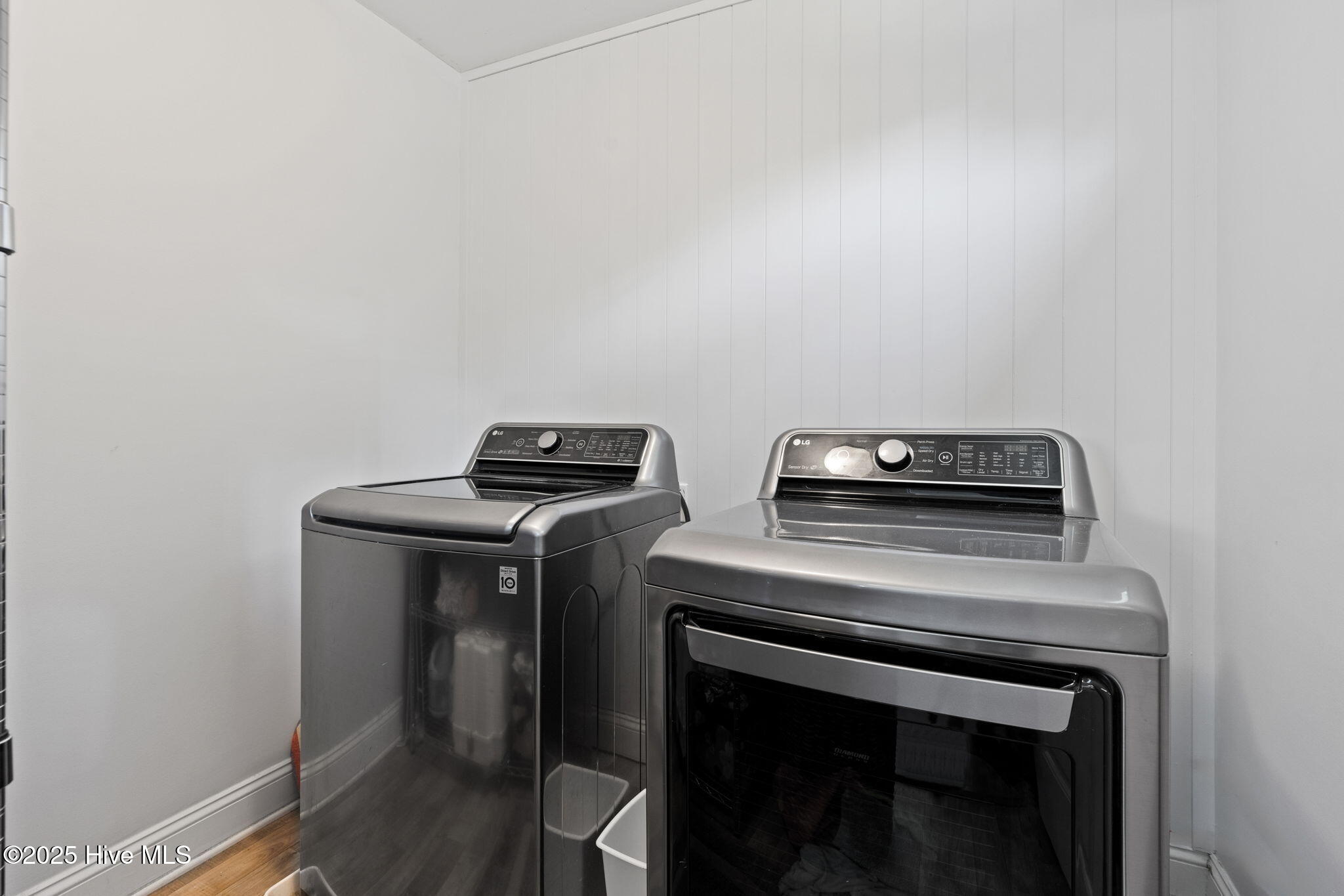 100521115 | Photo 49