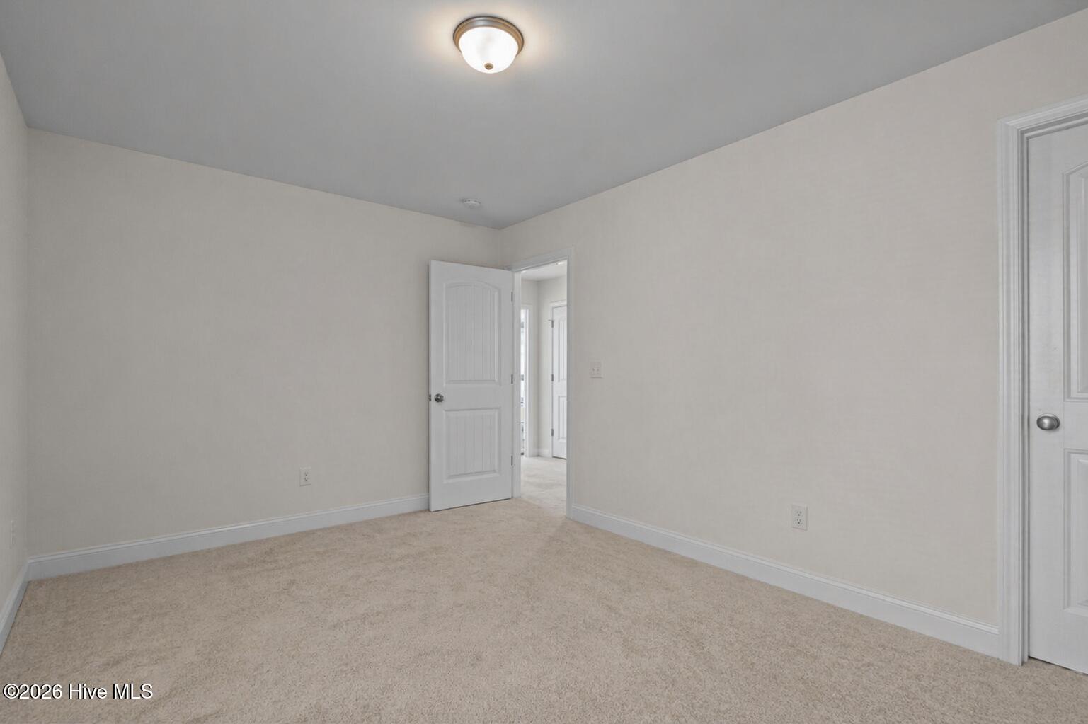 100548714 | Photo 27