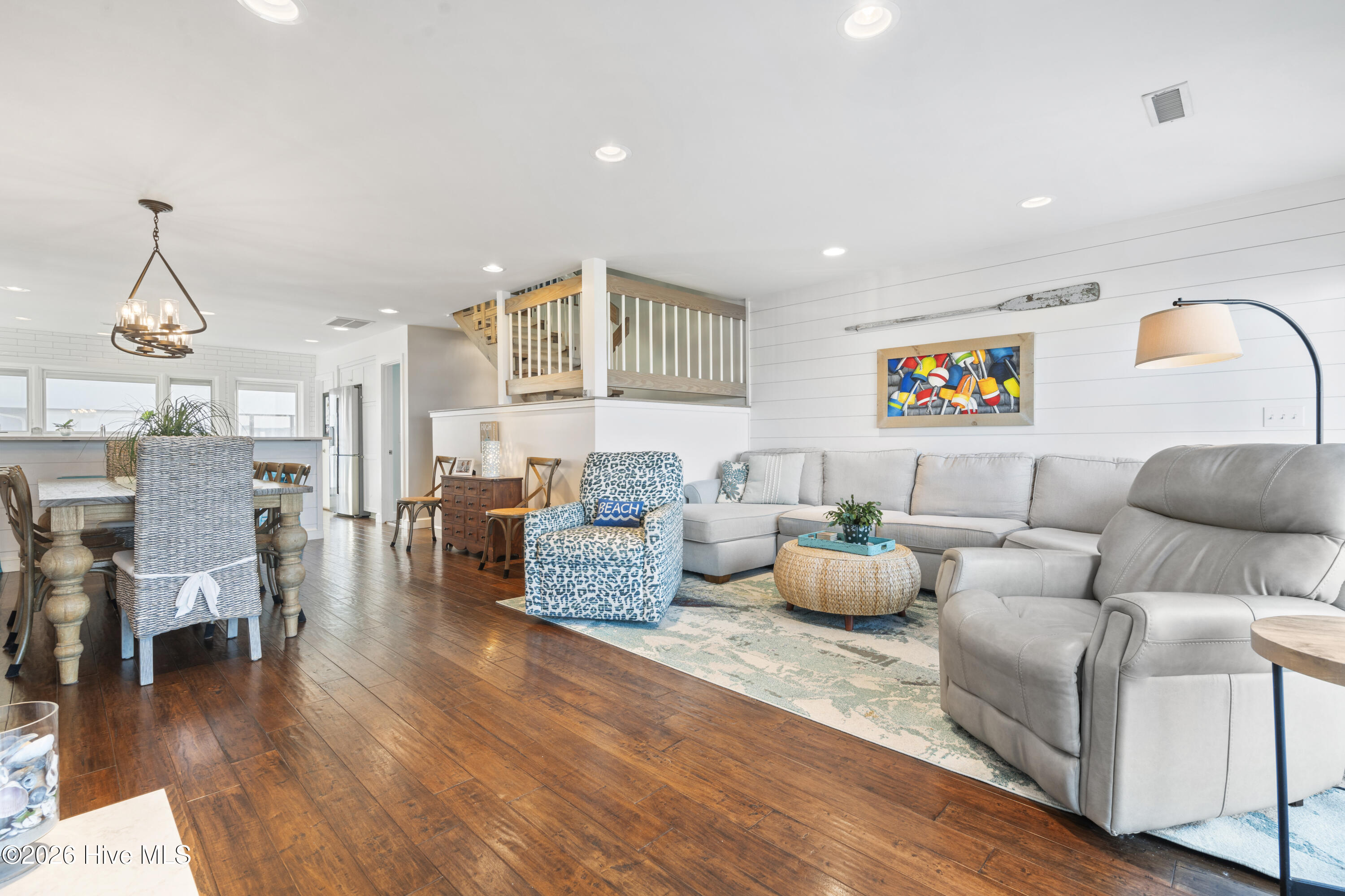 100553448 | Photo 16