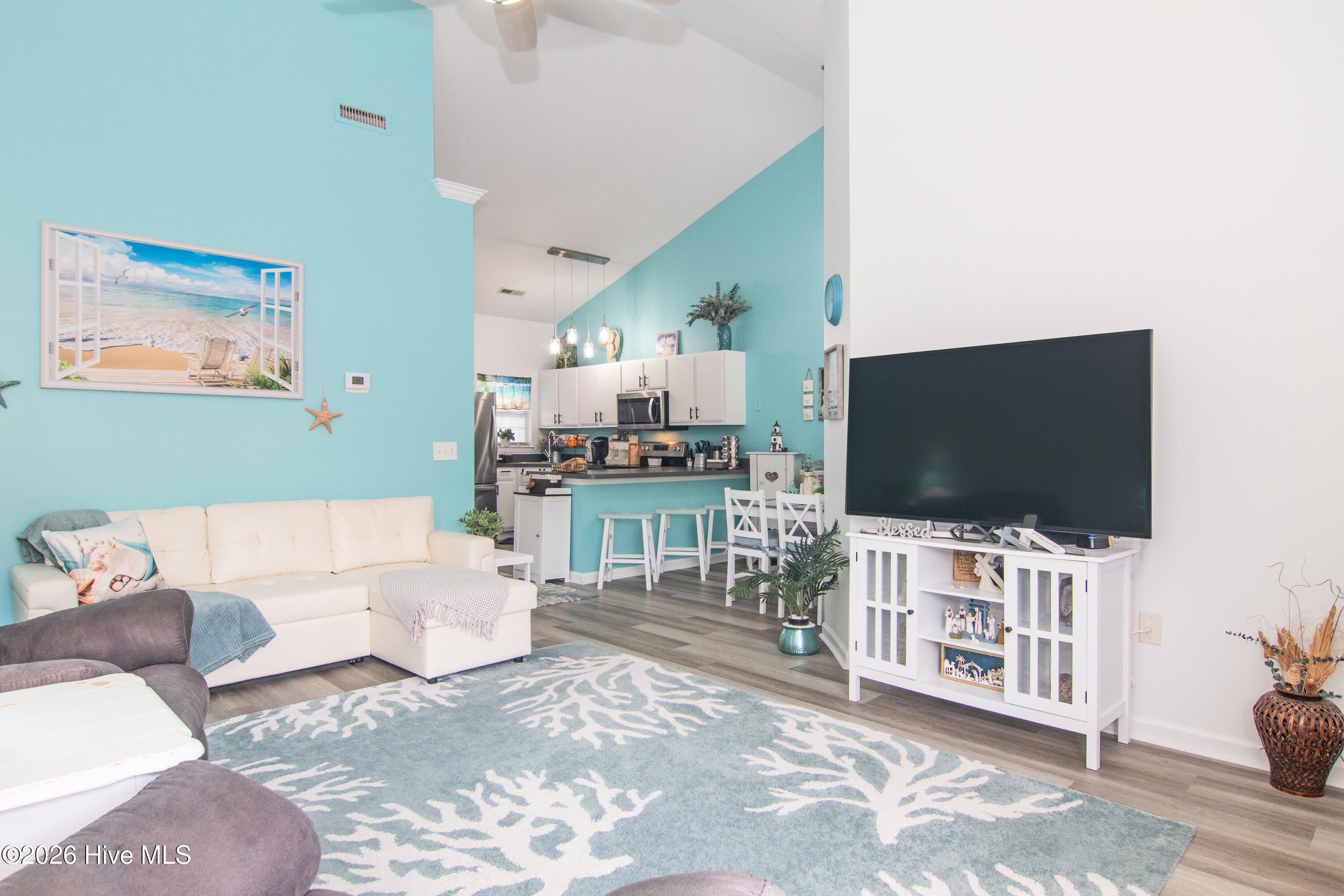 100549020 | Photo 17