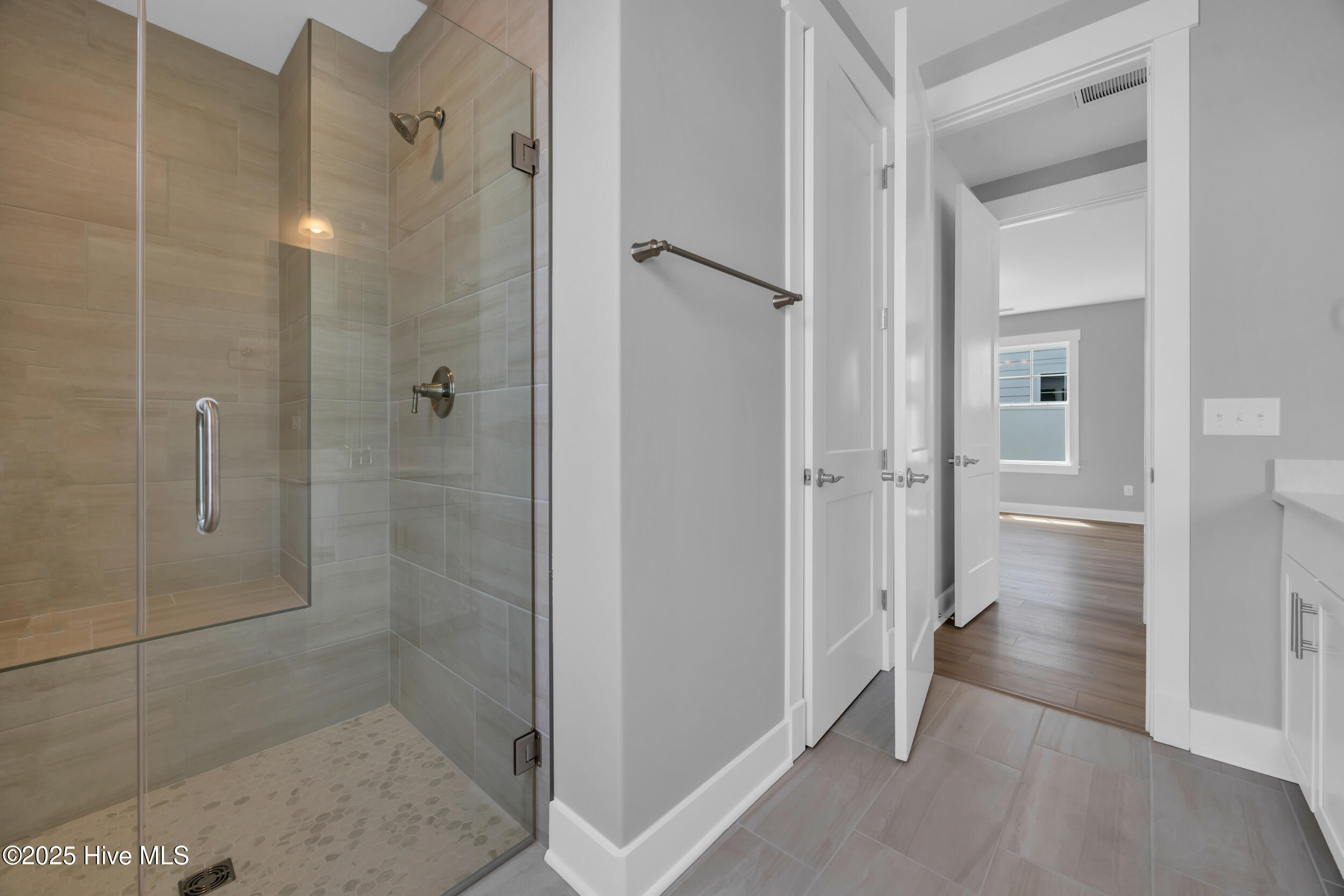 100507906 | Photo 13