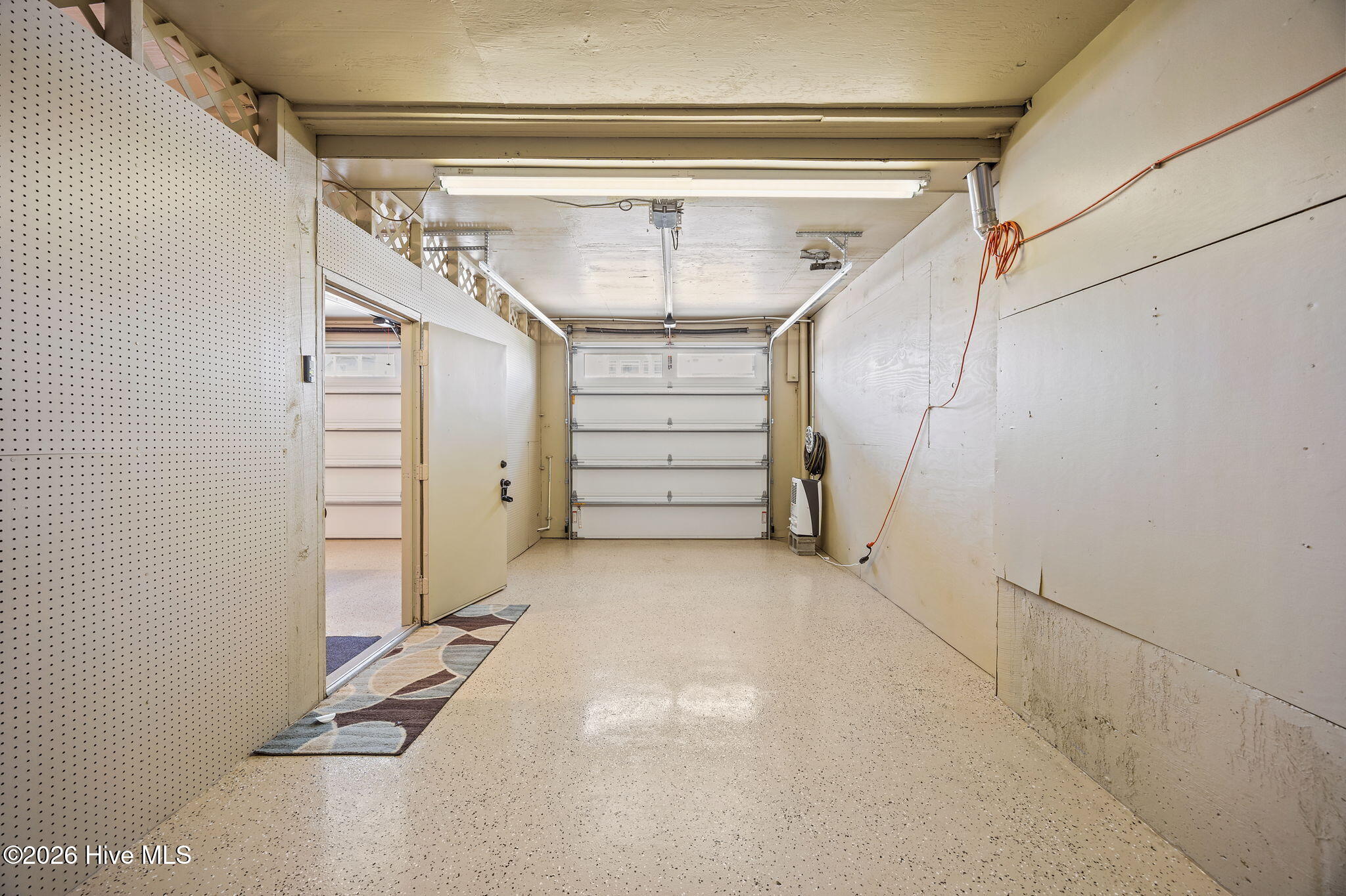 100559342 | Photo 41