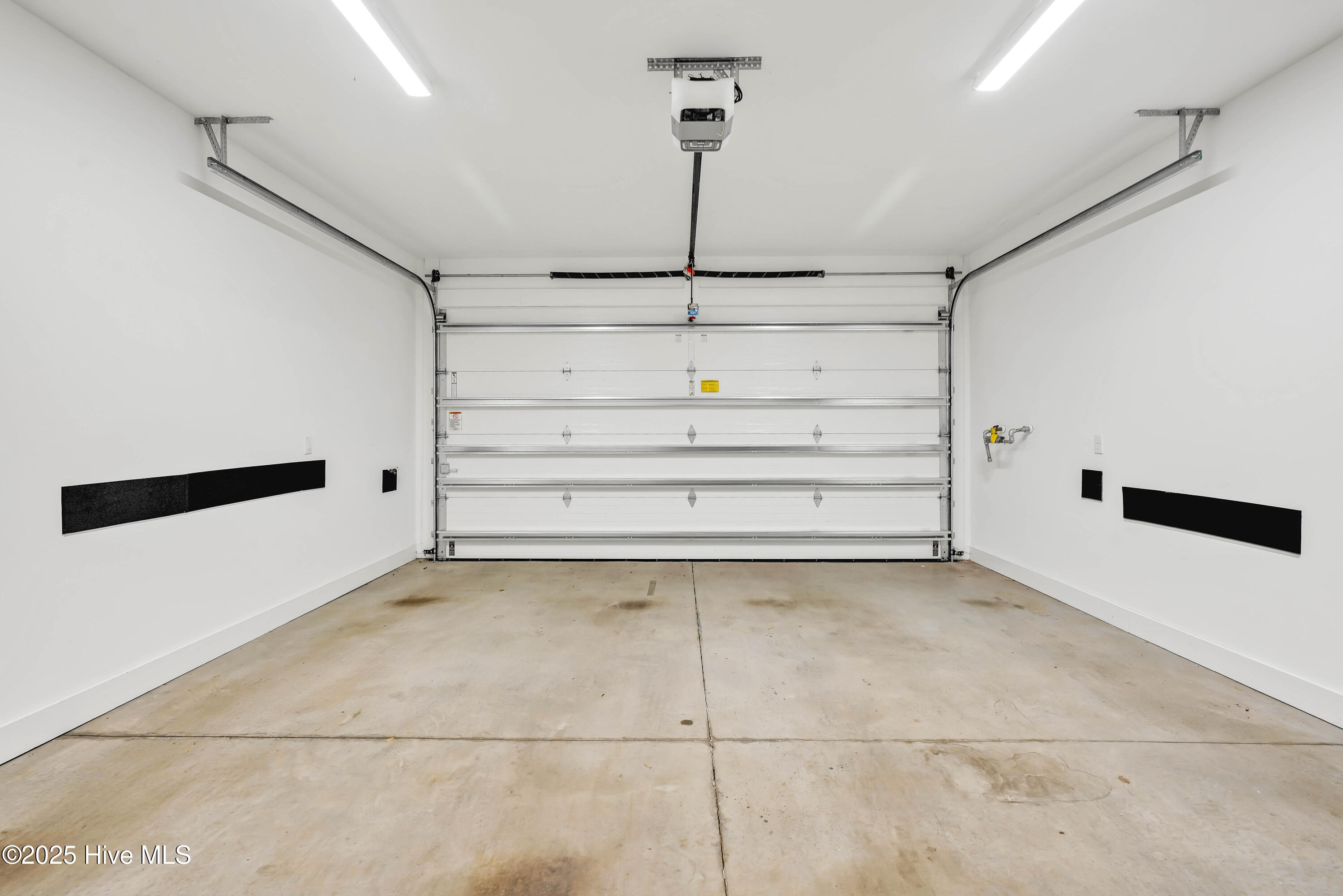 100546123 | Photo 35