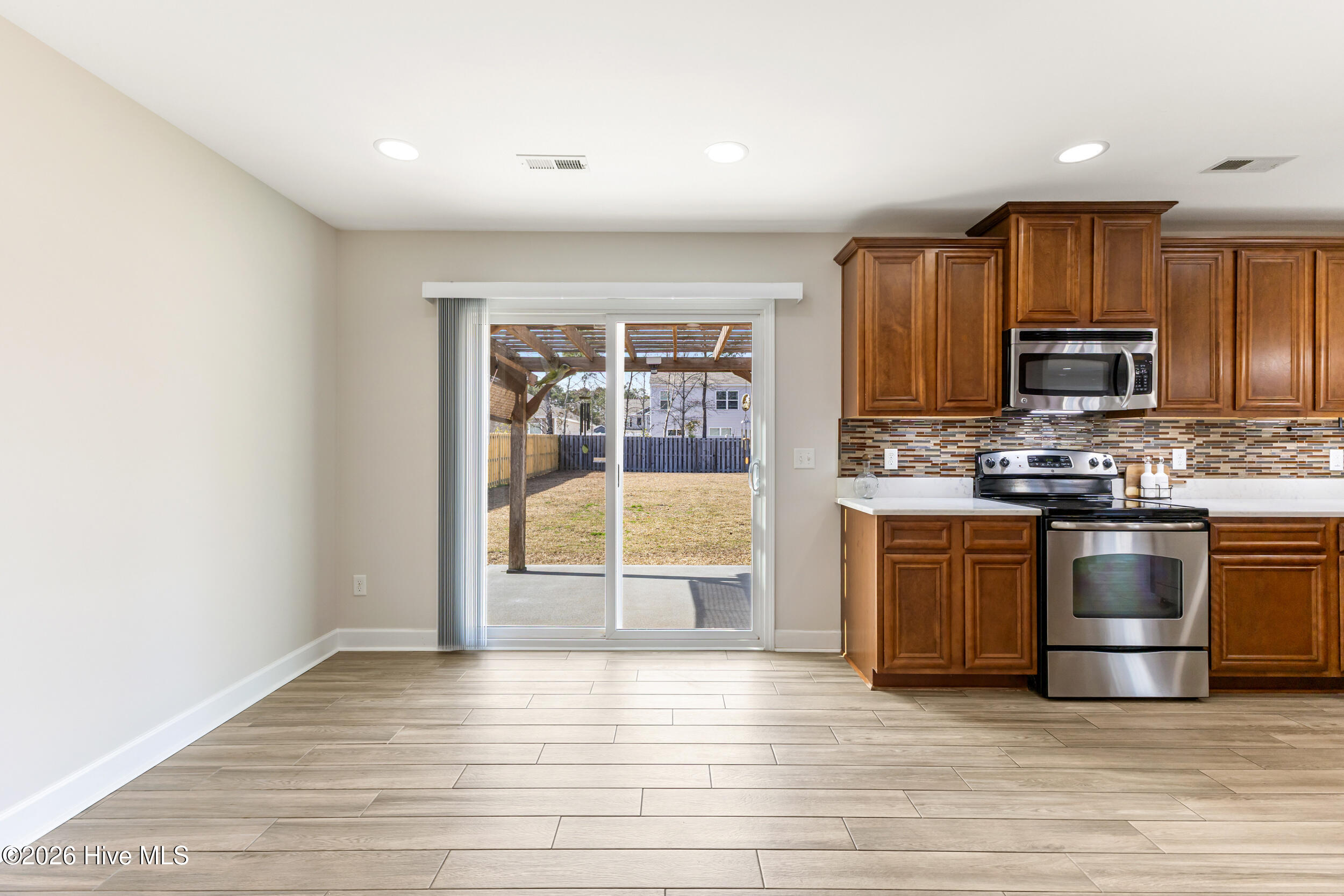 100557020 | Photo 13