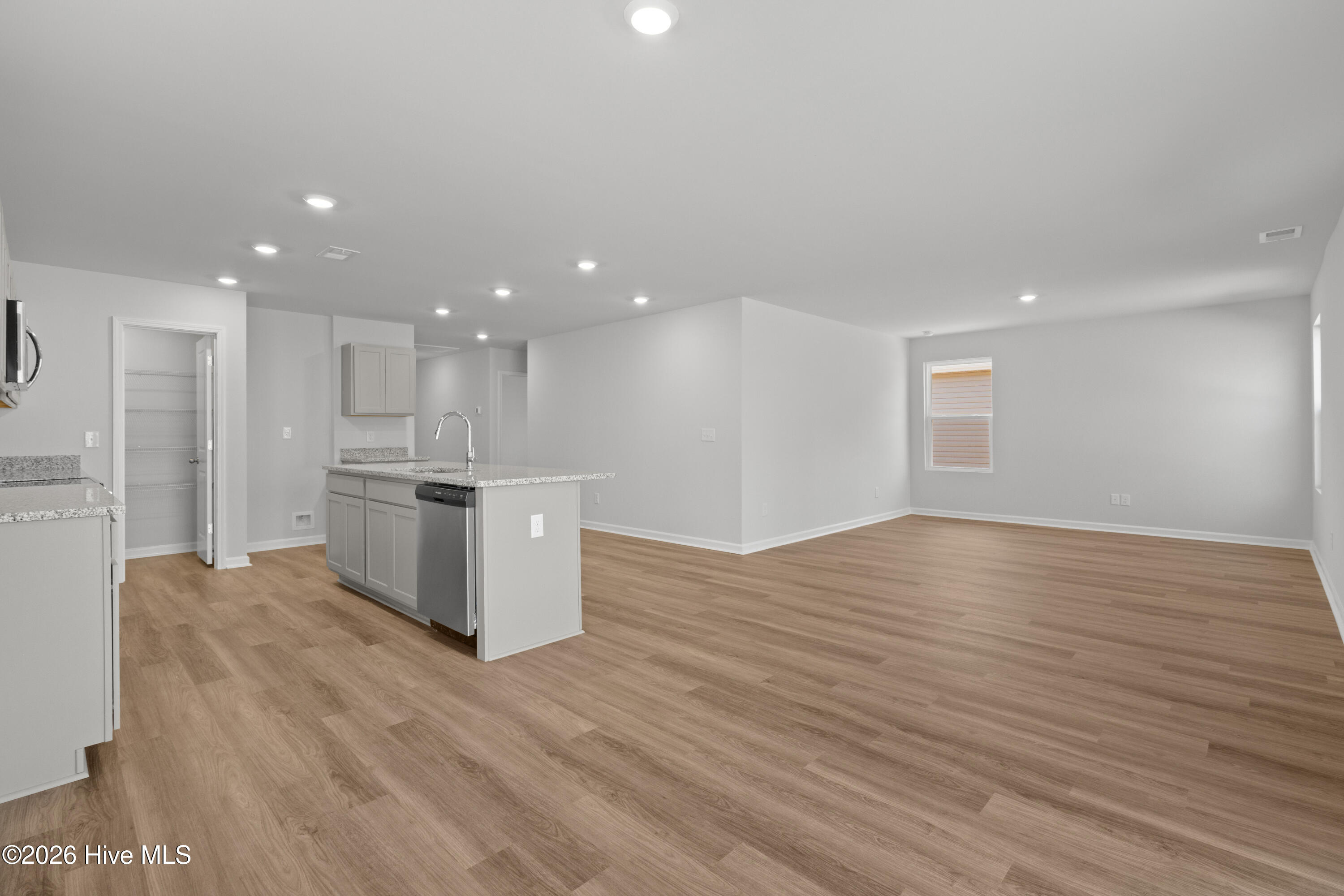 100552120 | Photo 16