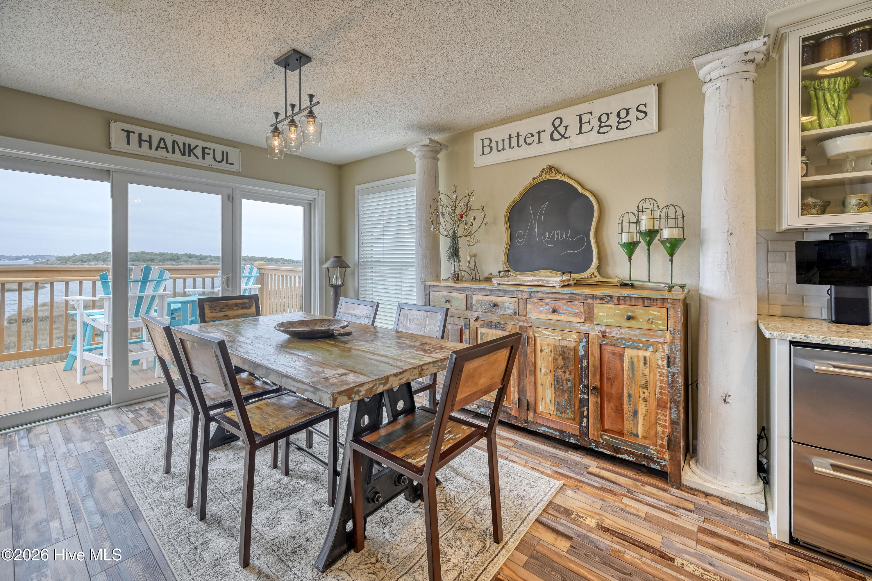 100558069 | Photo 32