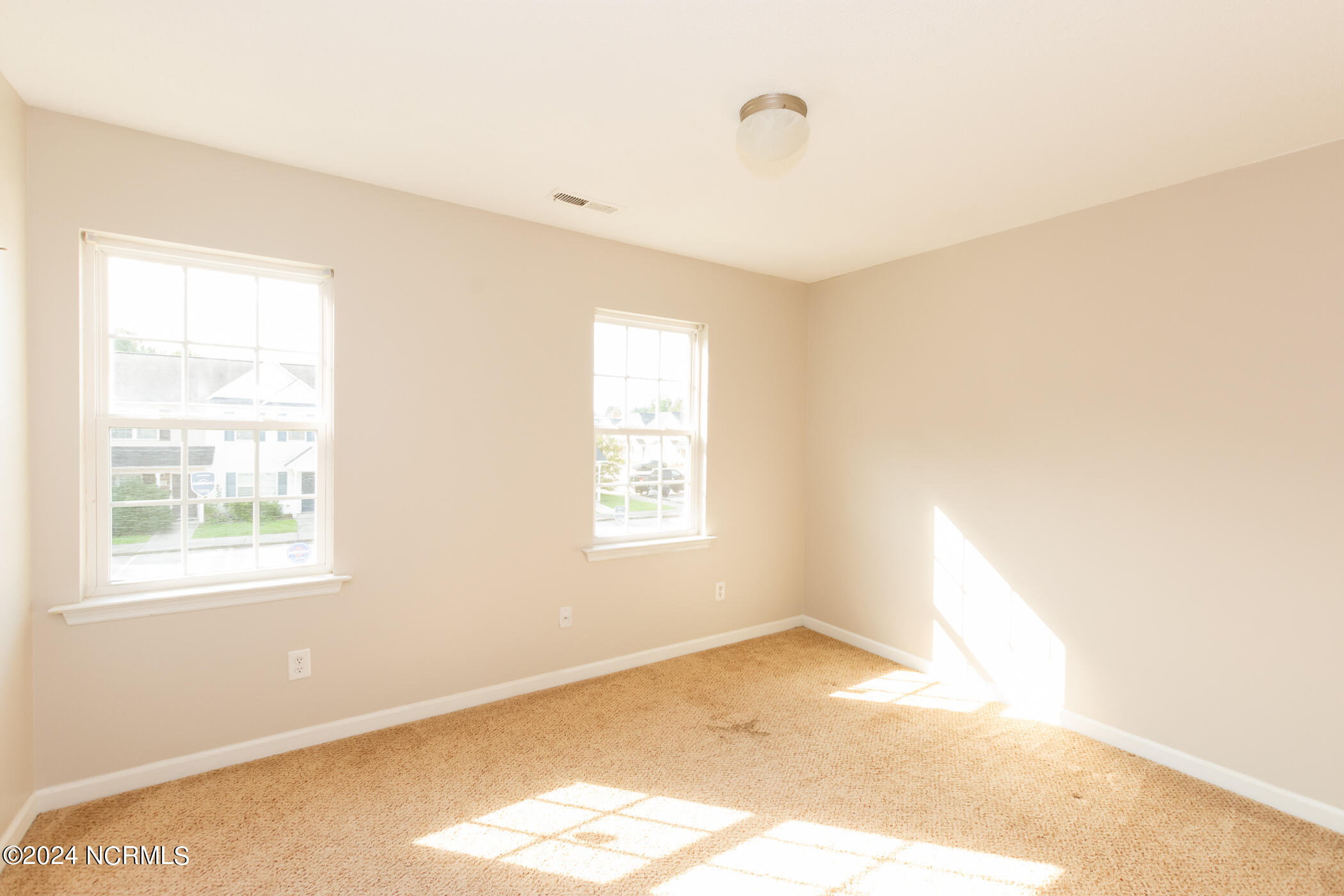 100560057 | Photo 24