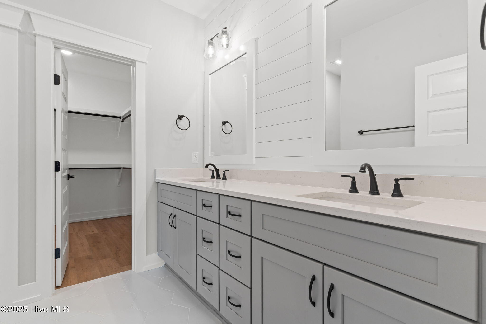 100479579 | Photo 17