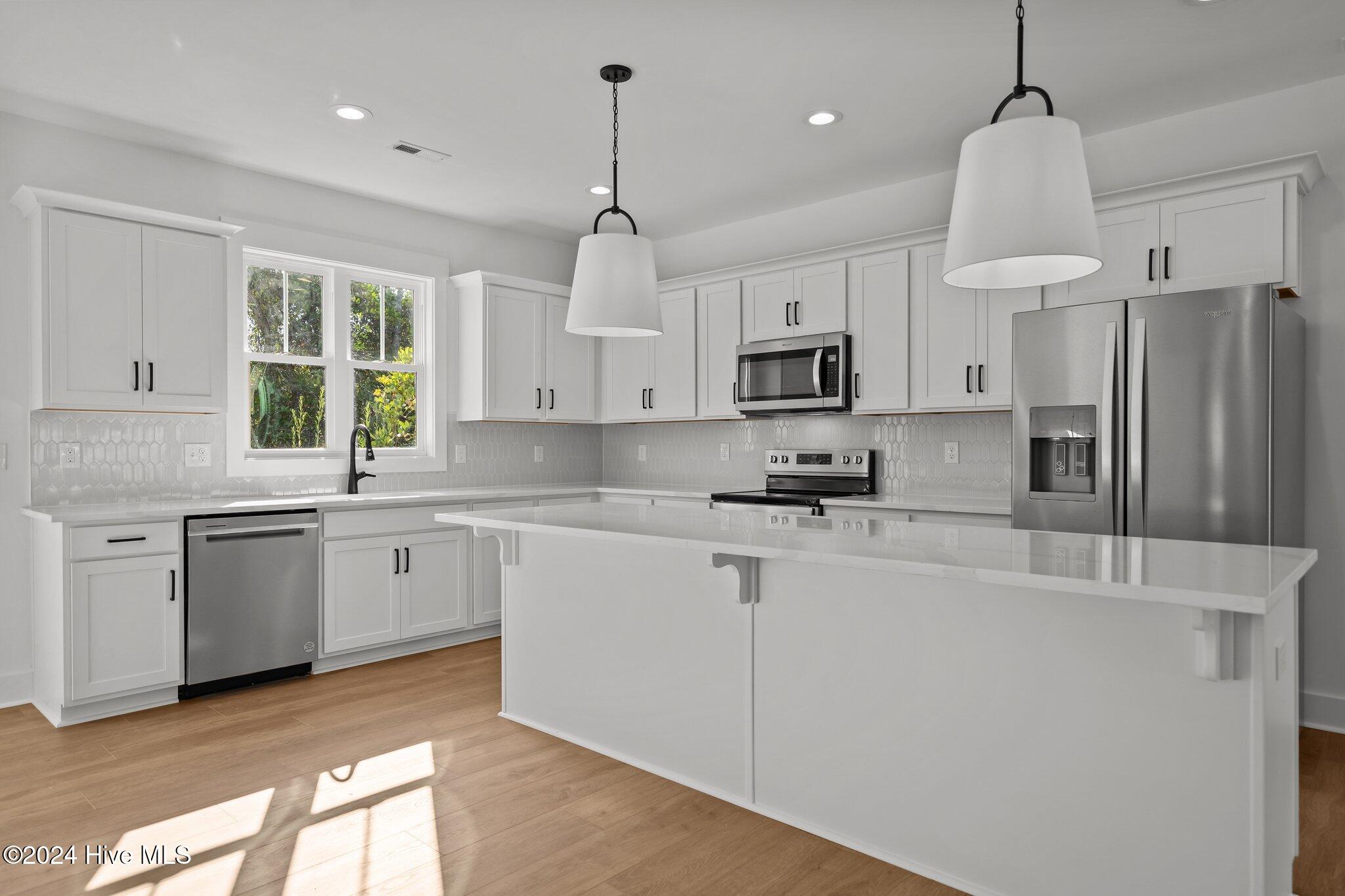 100435133 | Photo 25