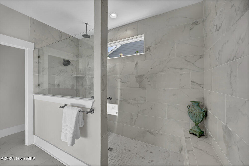 100540446 | Photo 31