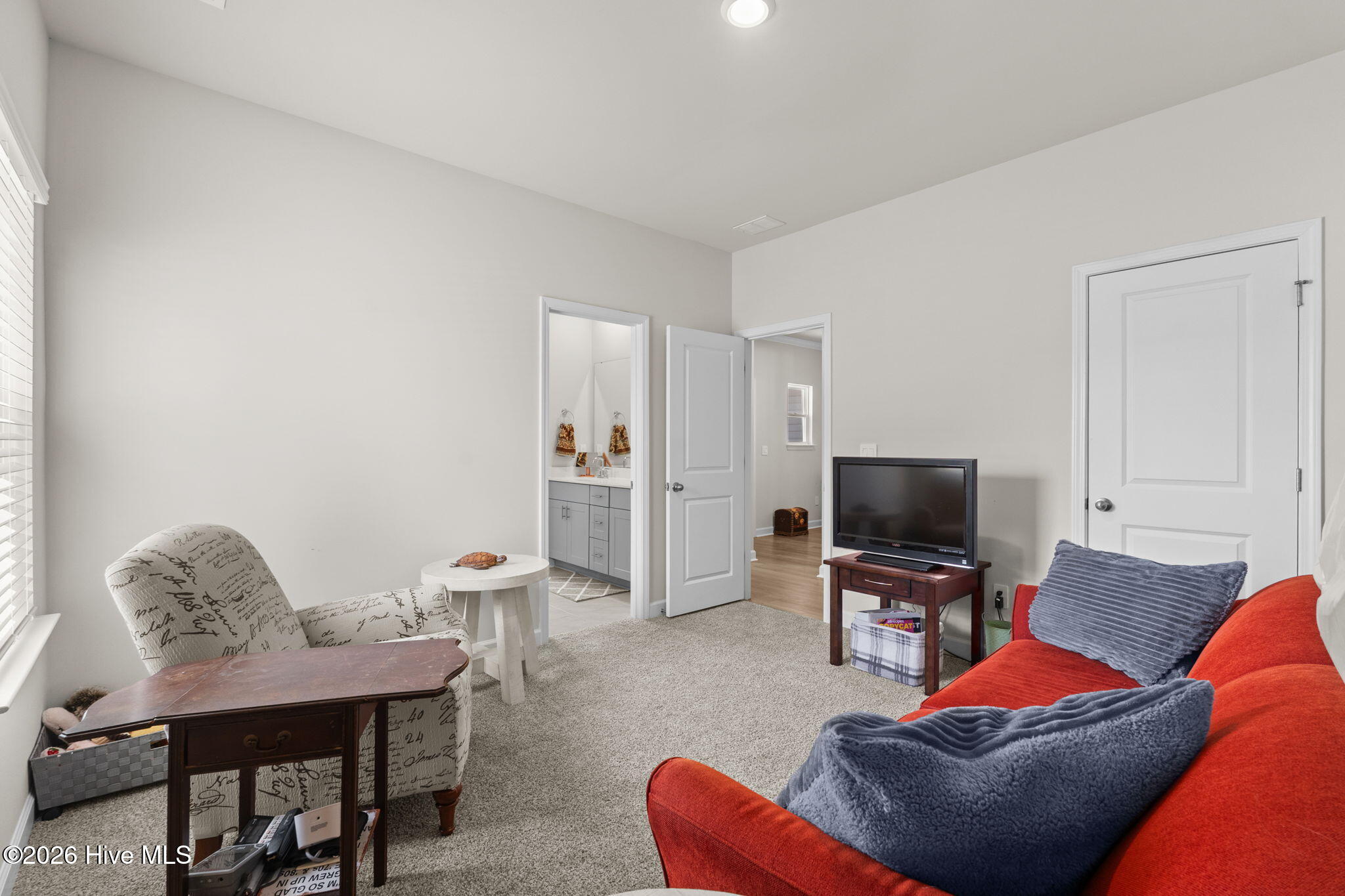 100563775 | Photo 34