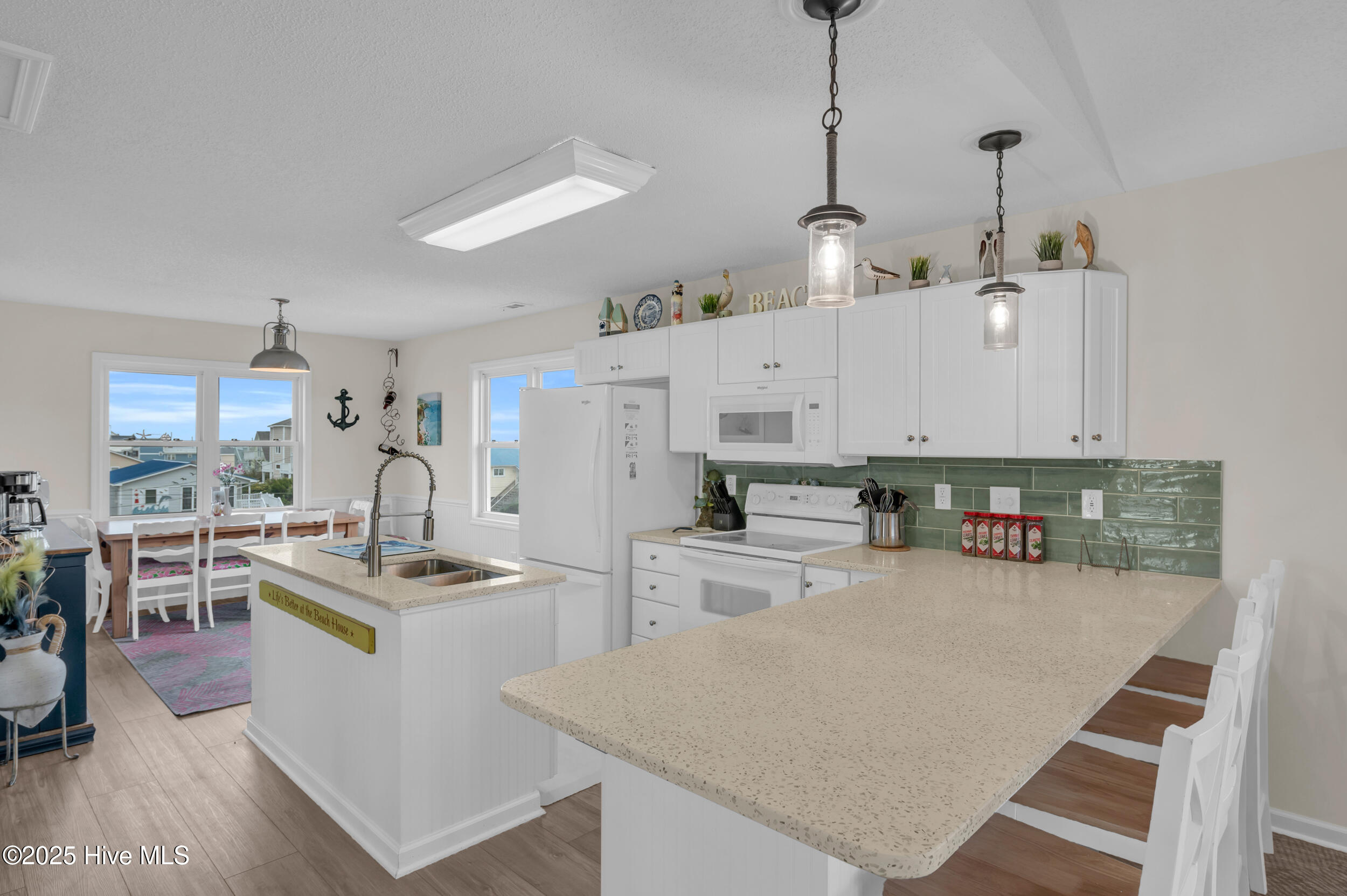 100543103 | Photo 19