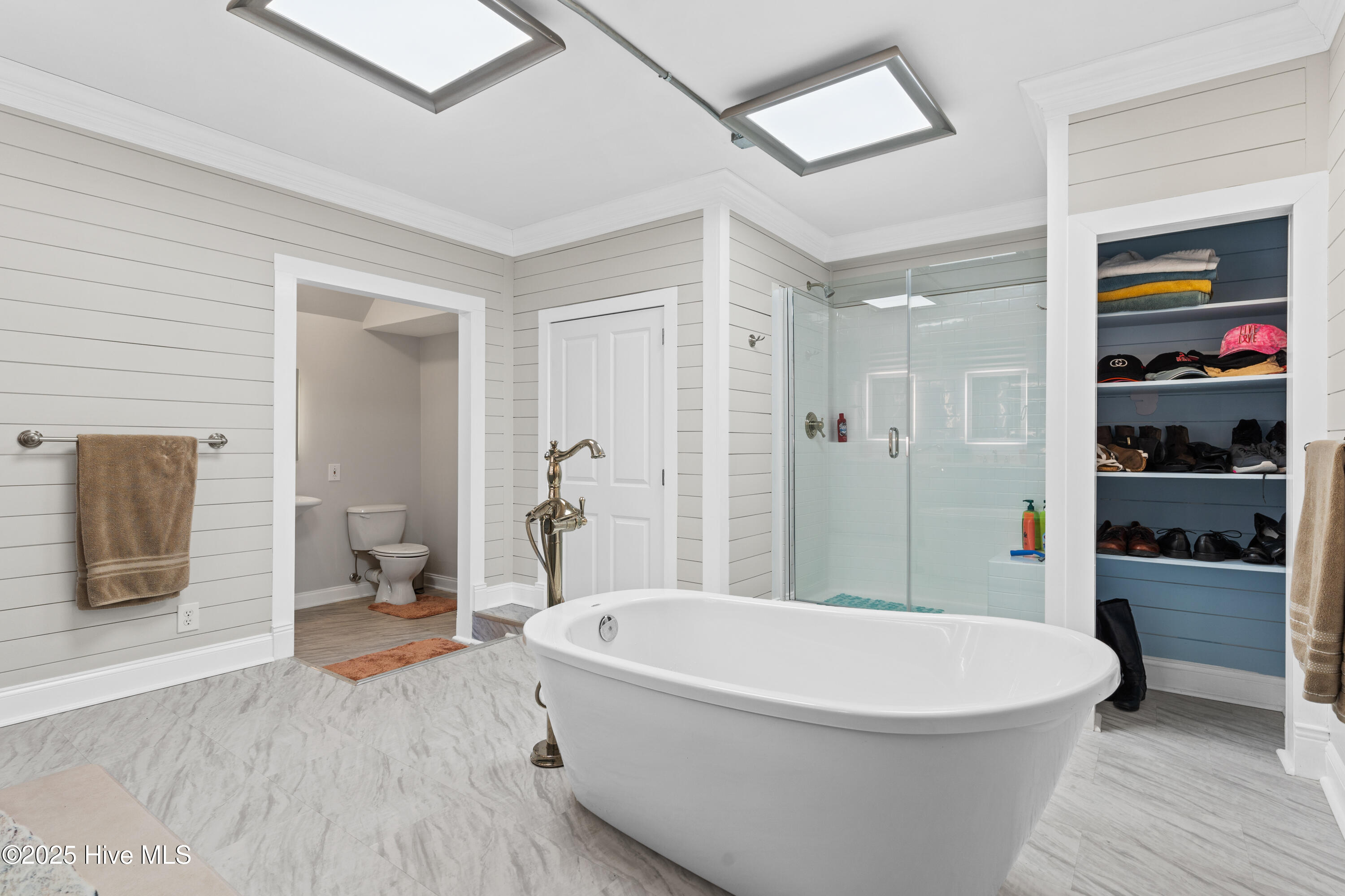 100548796 | Photo 69