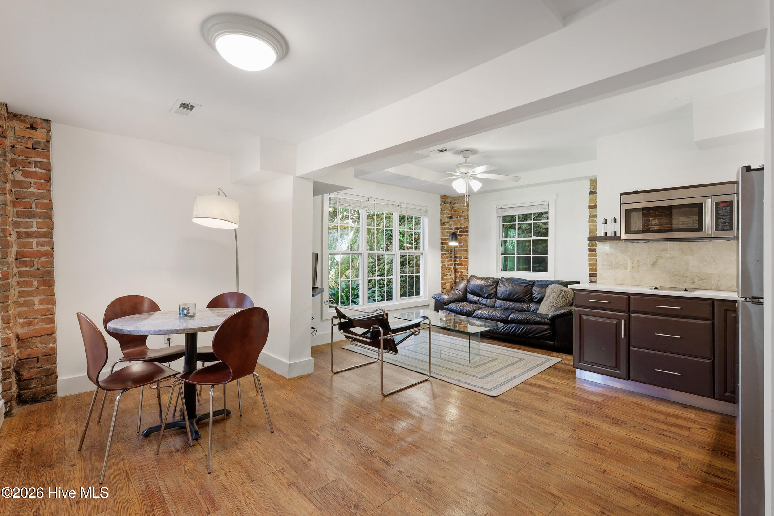 100561300 | Photo 49