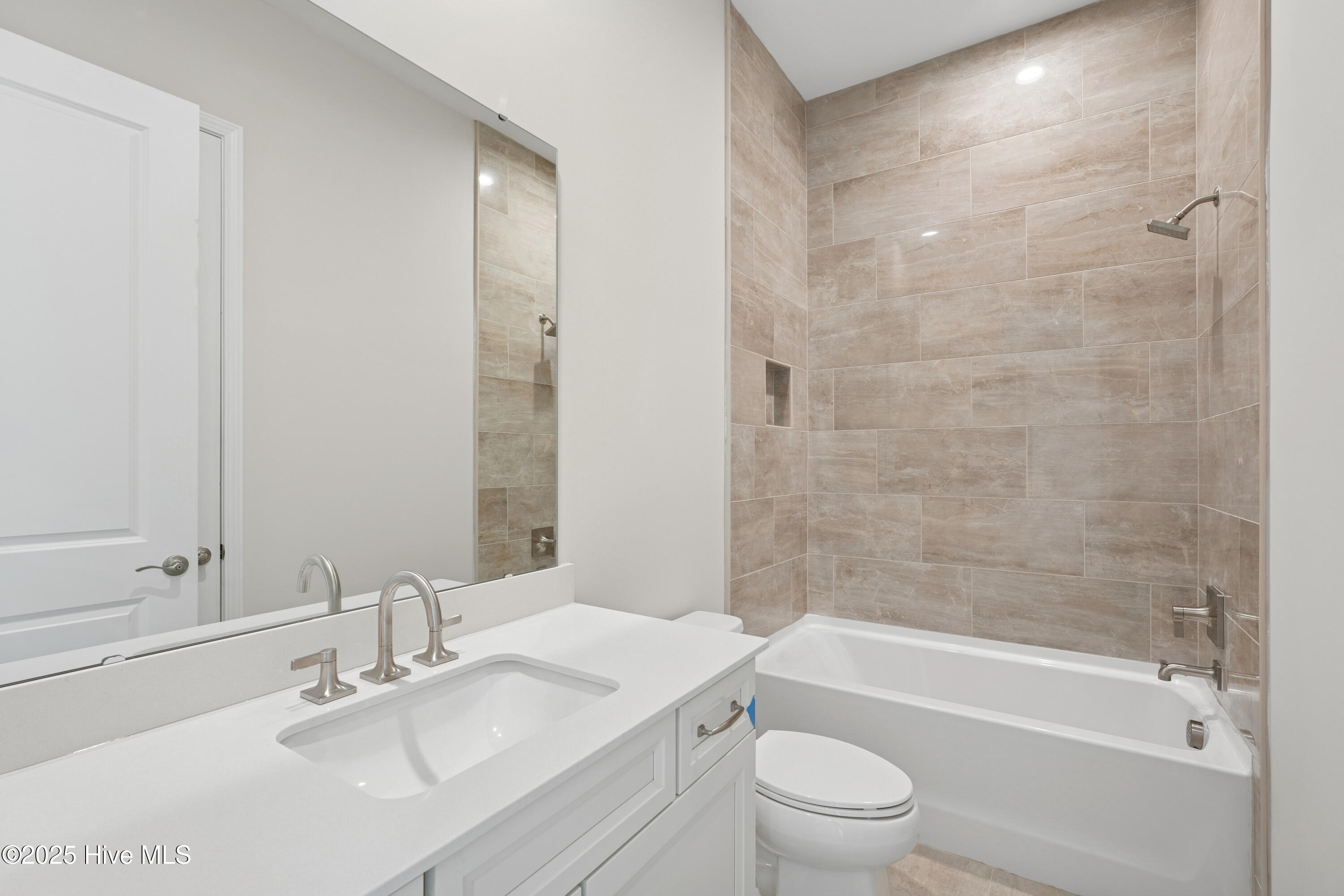 100508377 | Photo 14