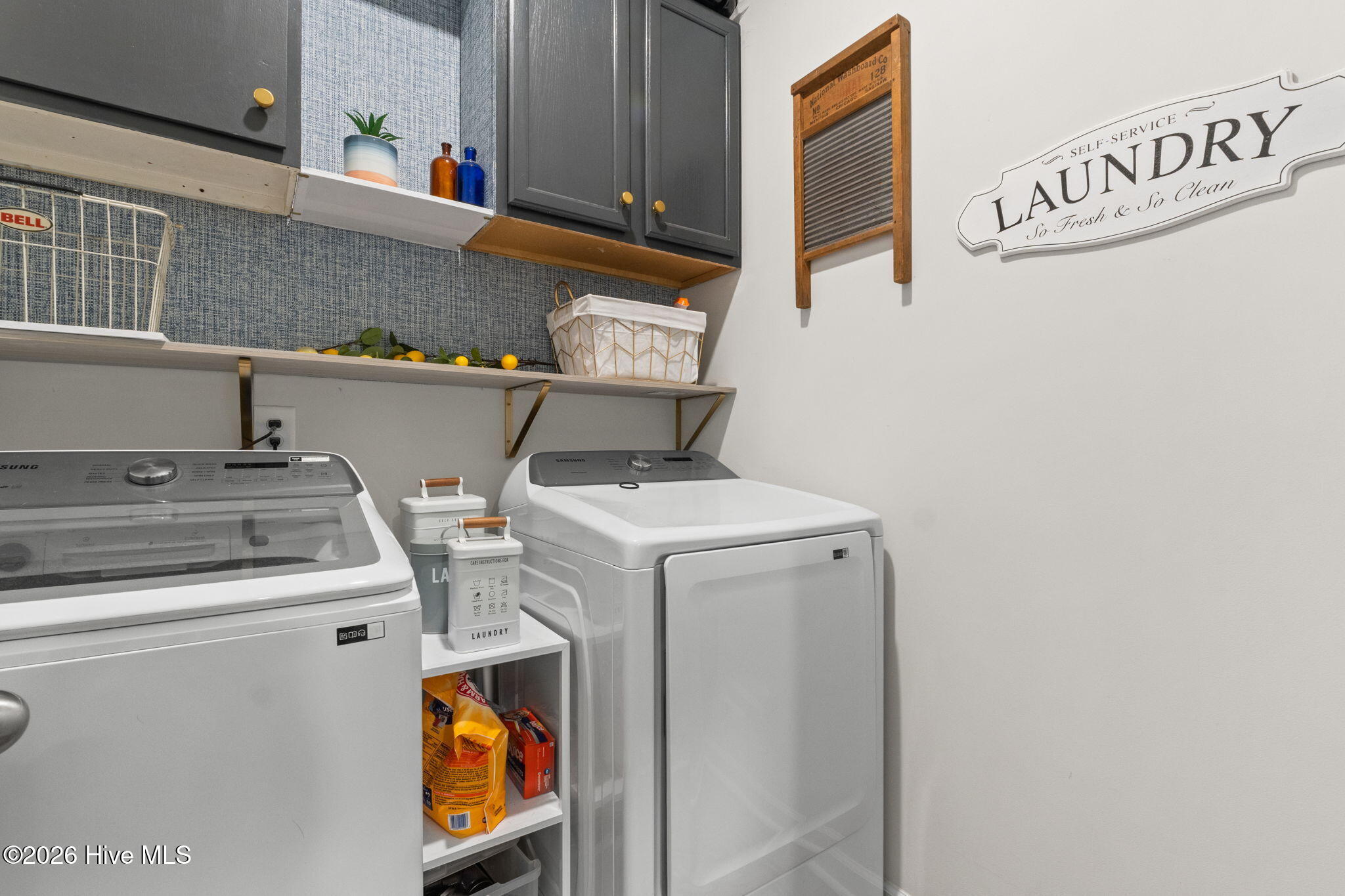 100568064 | Photo 35