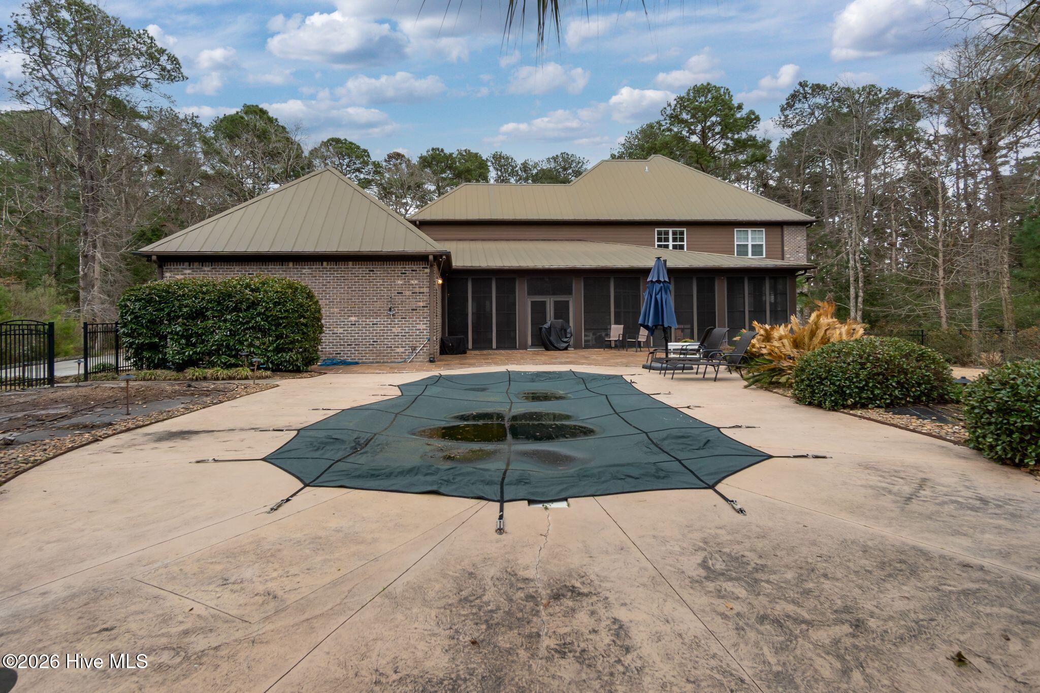 100556327 | Photo 50