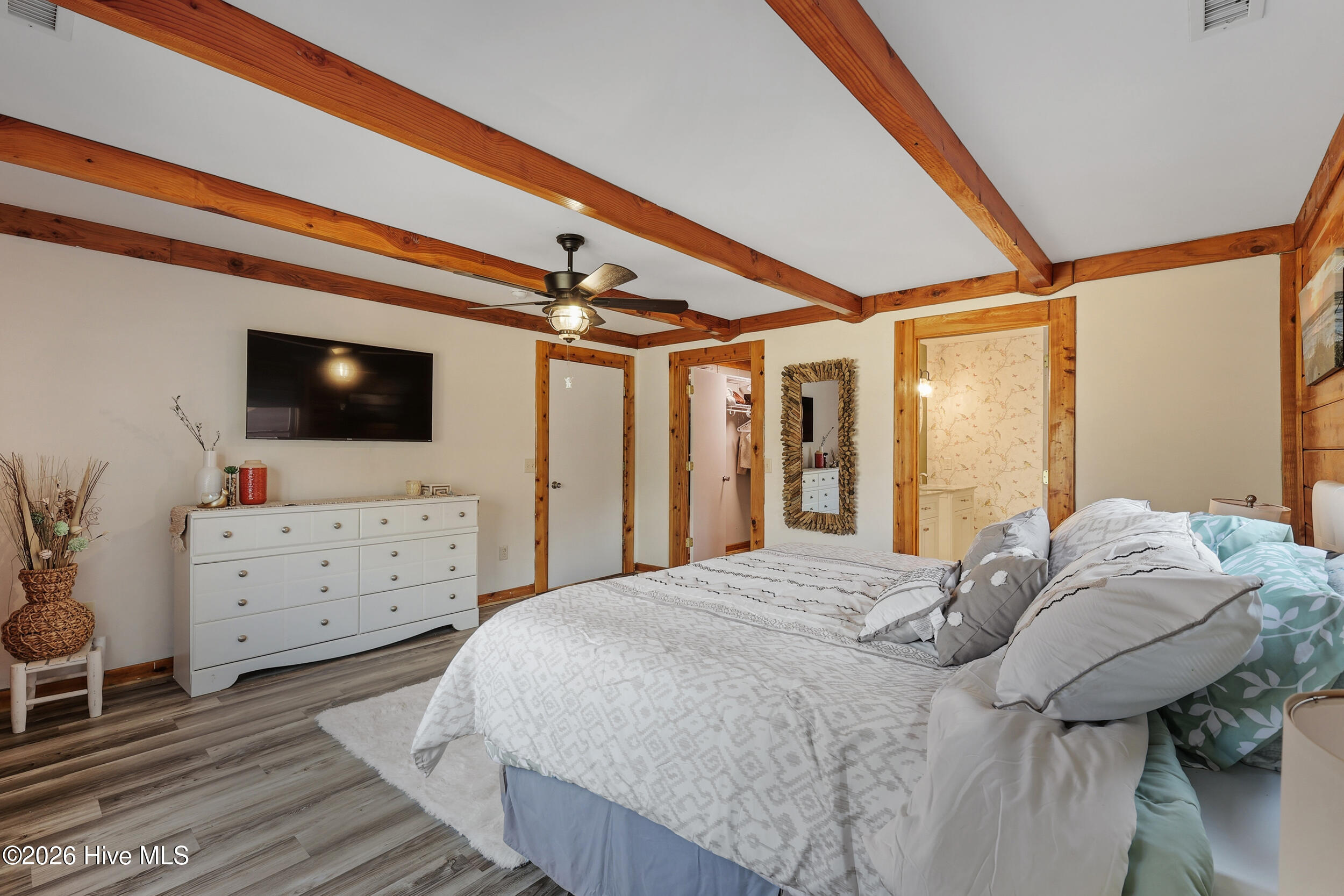 100563563 | Photo 22