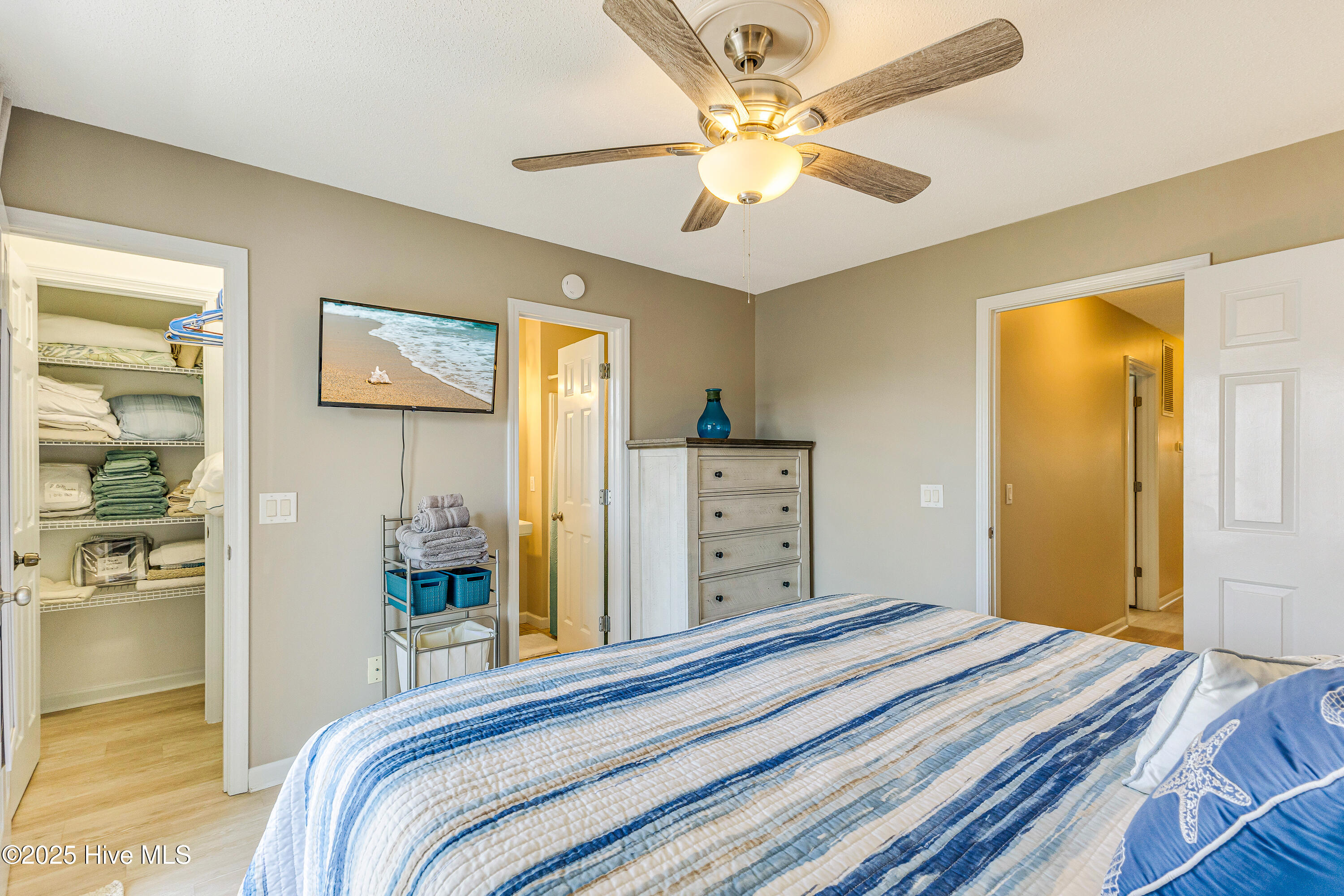 100540902 | Photo 27