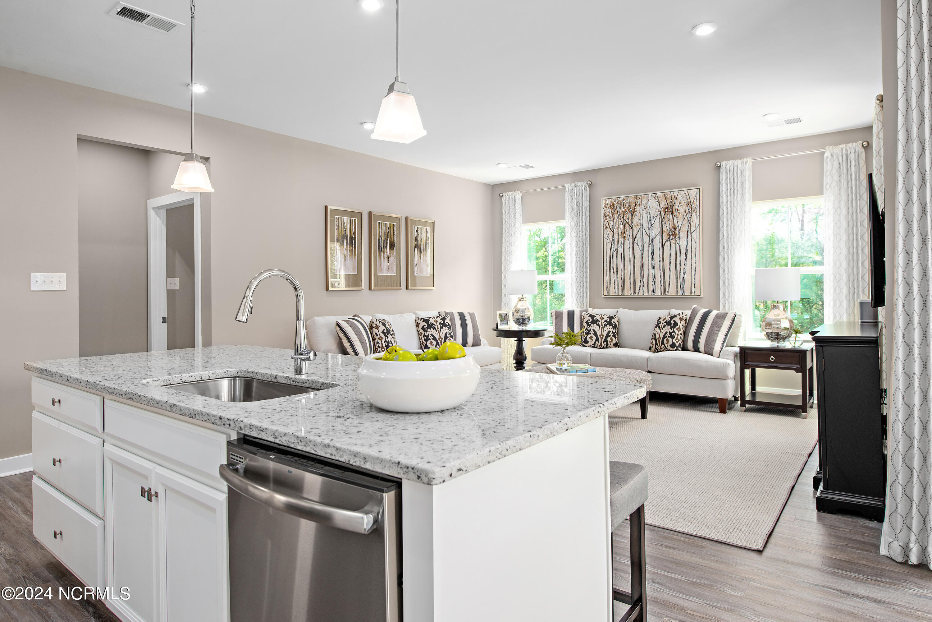 100522569 | Photo 11