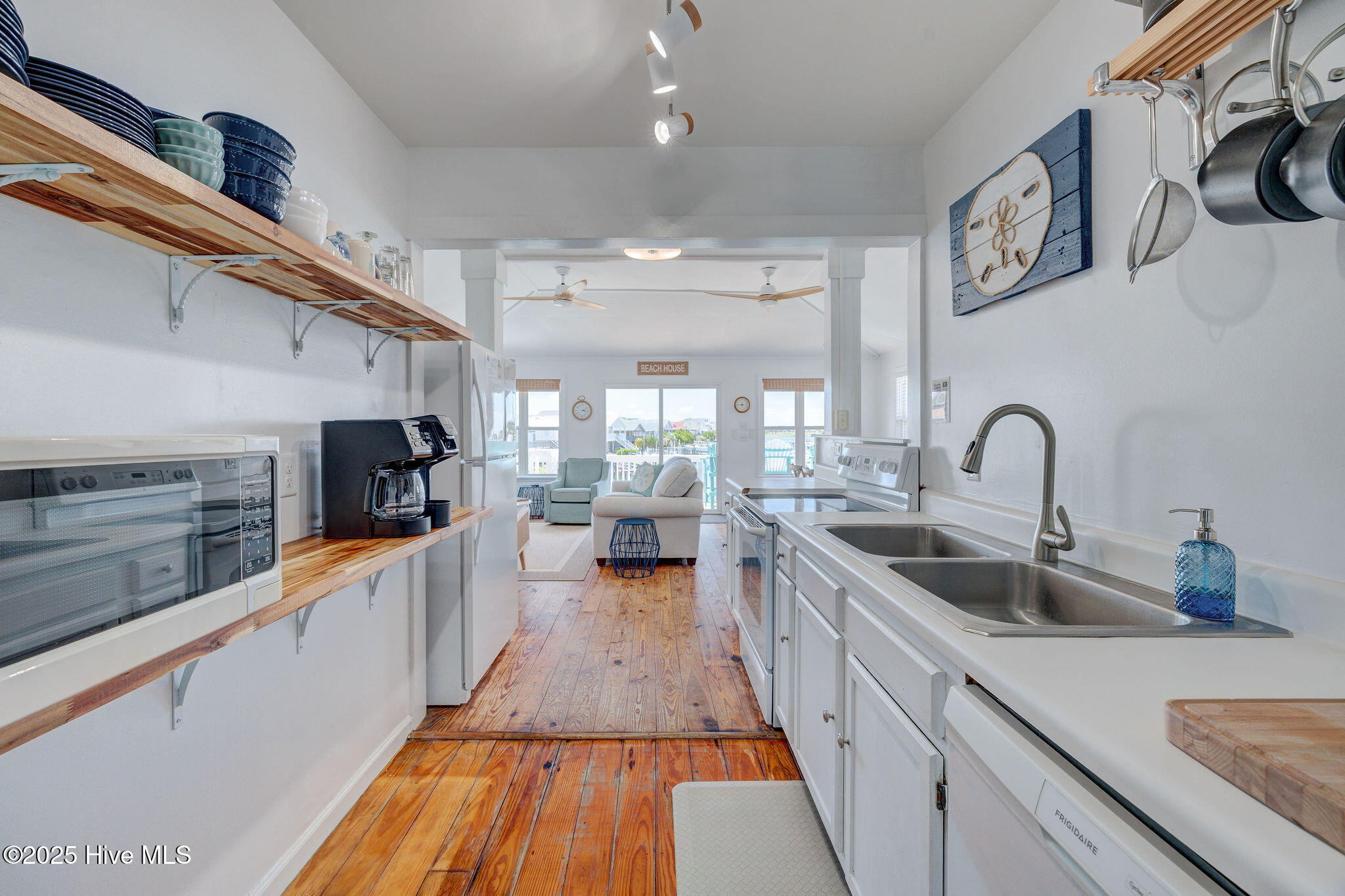 1904 Ocean Boulevard, Topsail Beach, NC 28445 – photo 13: 1904OceanBoulevard-34