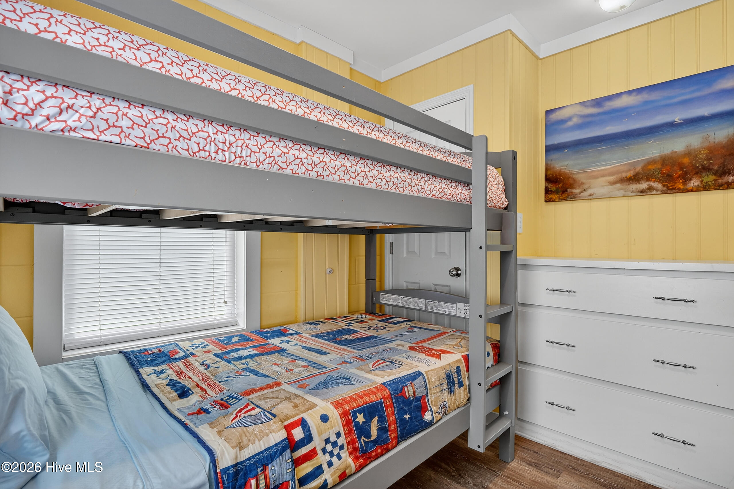 100558855 | Photo 35