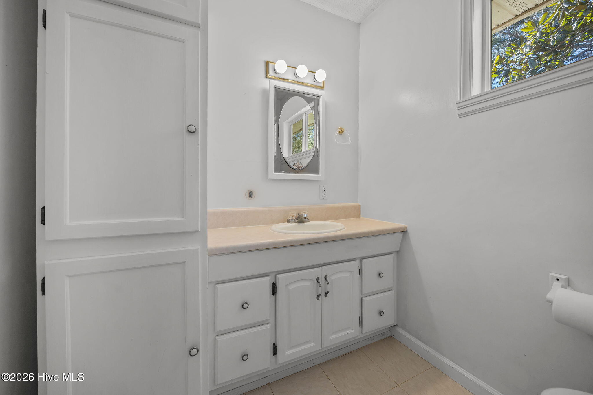 100548233 | Photo 13