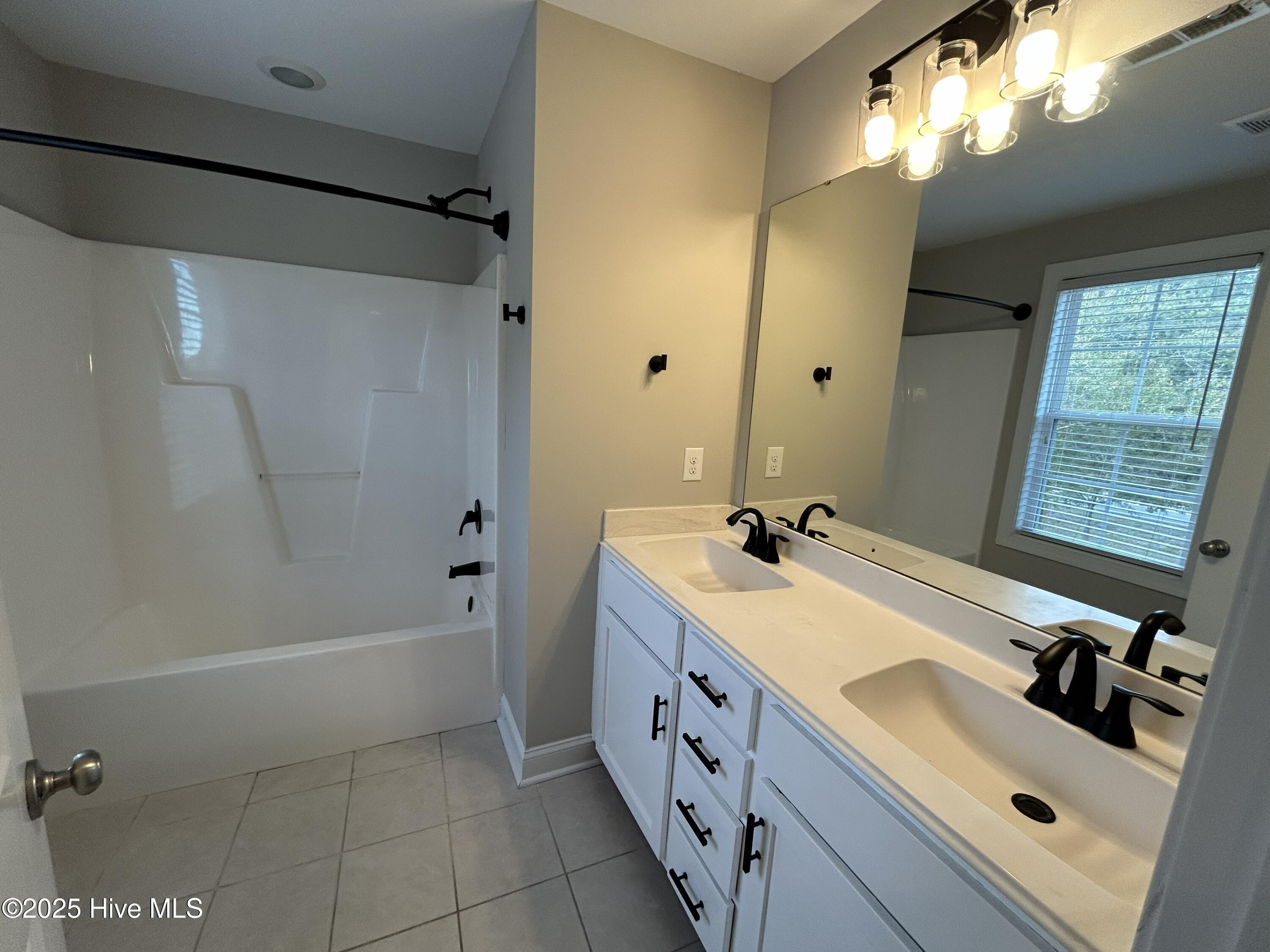 100541351 | Photo 15