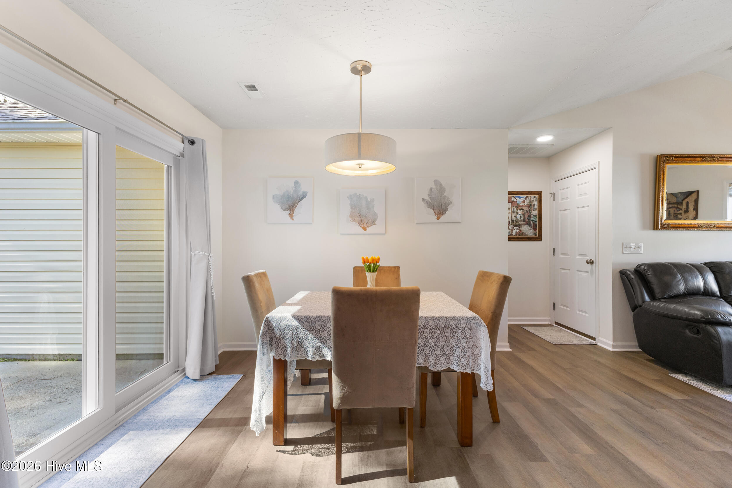 100561177 | Photo 14