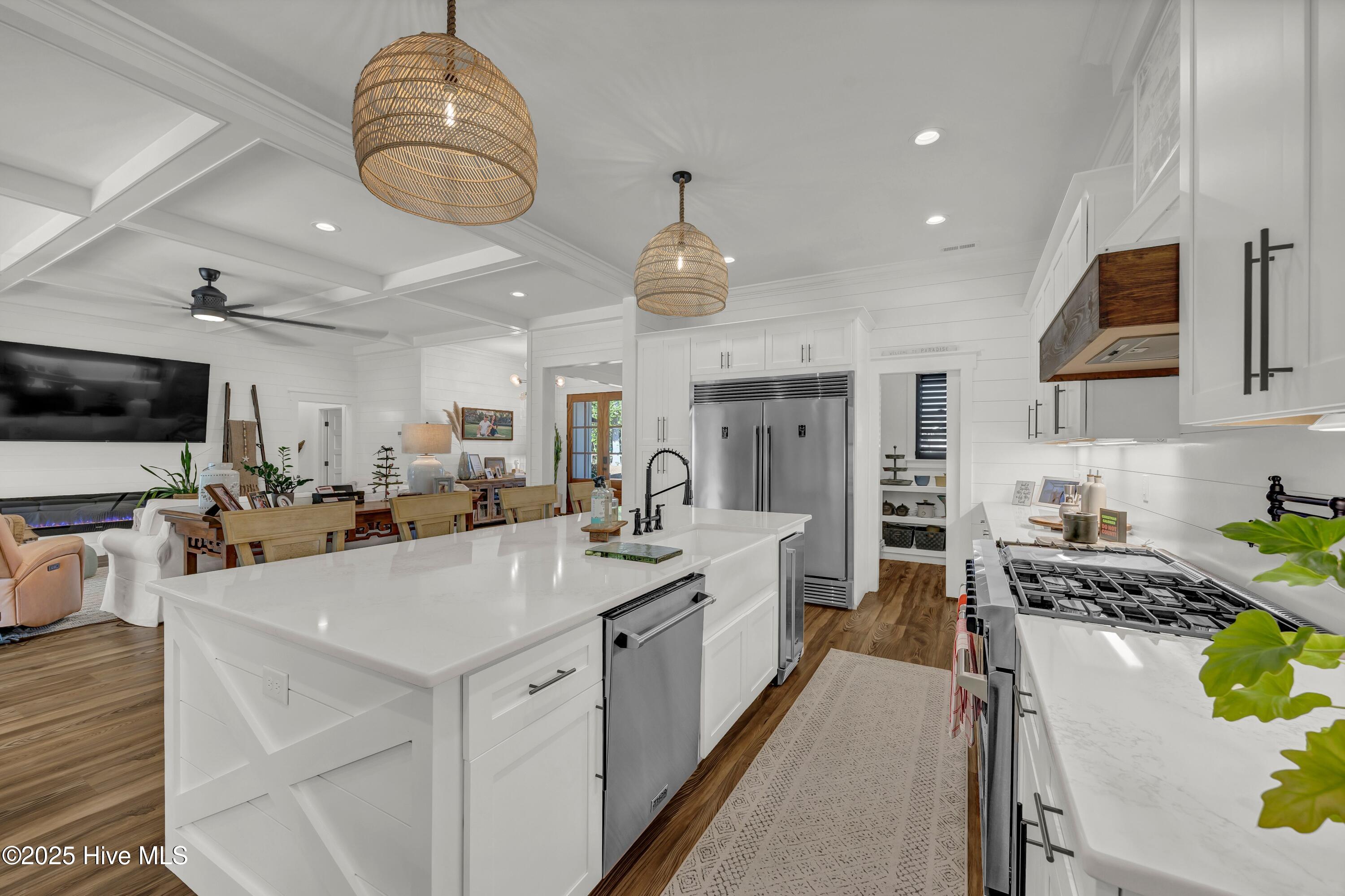 100543127 | Photo 18