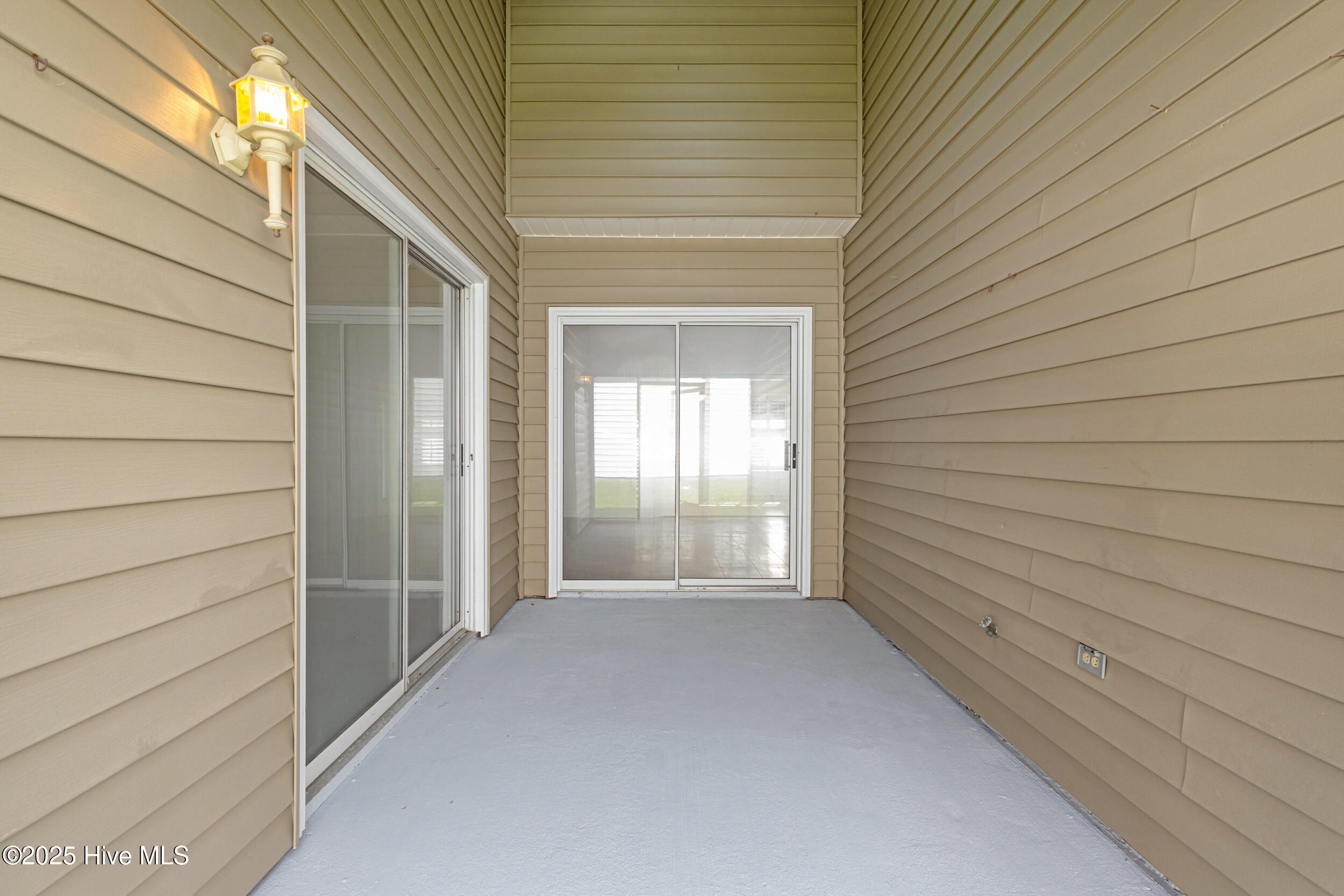 100531370 | Photo 42