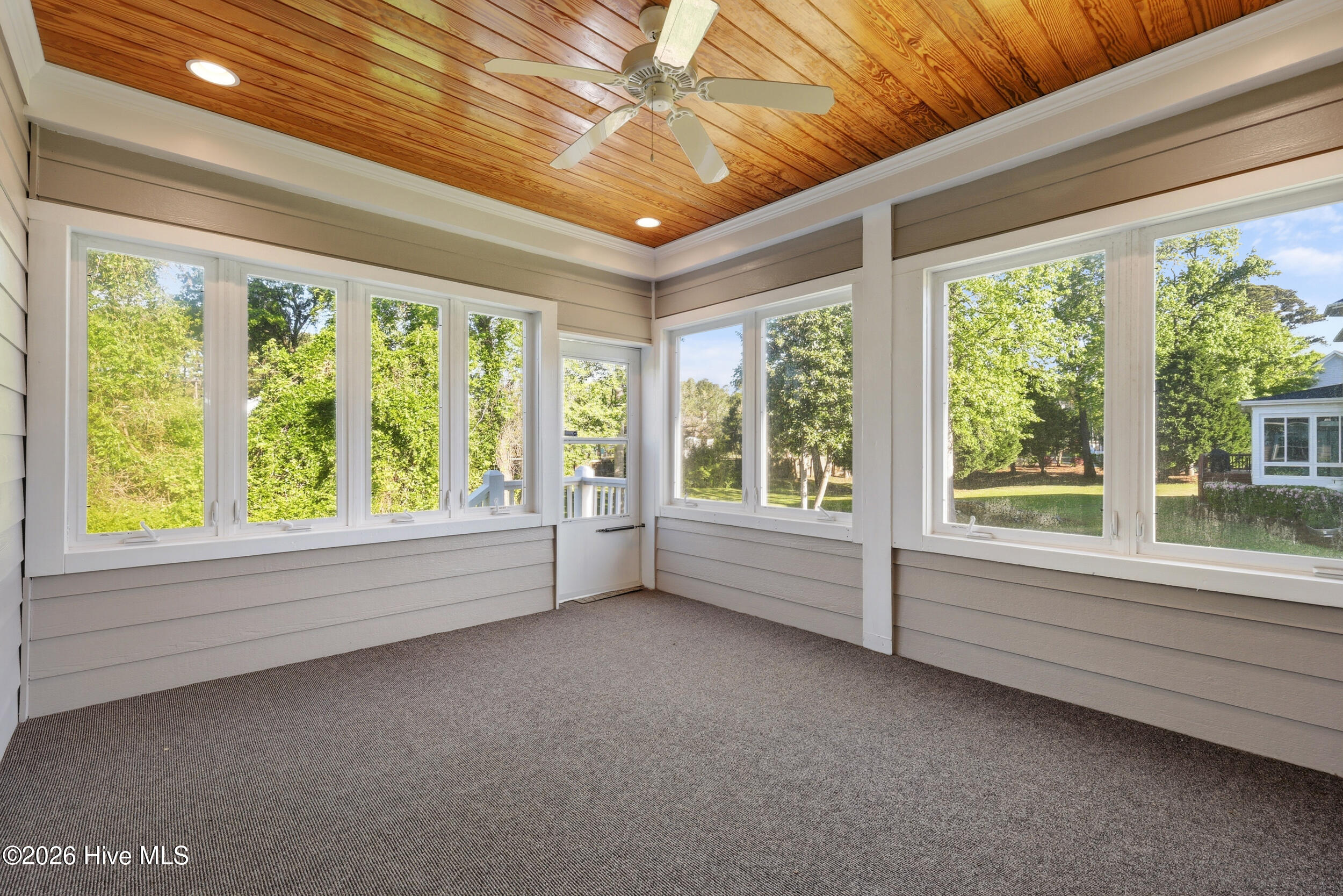 100567096 | Photo 59