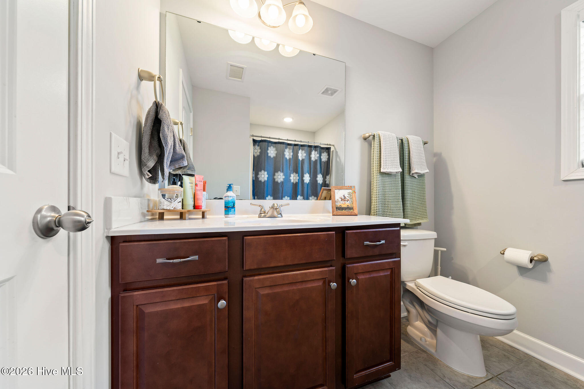 100563153 | Photo 30