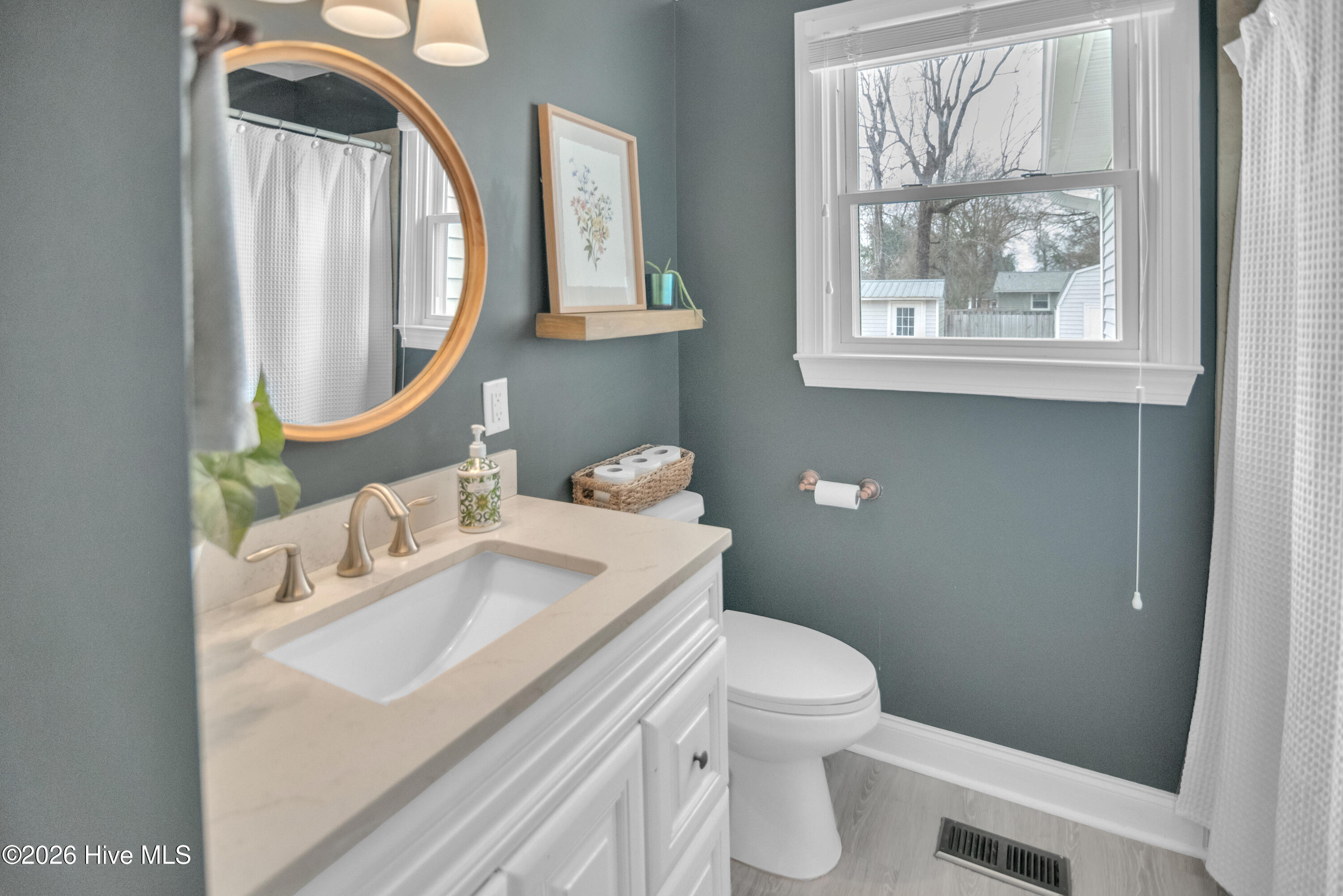 100547879 | Photo 12