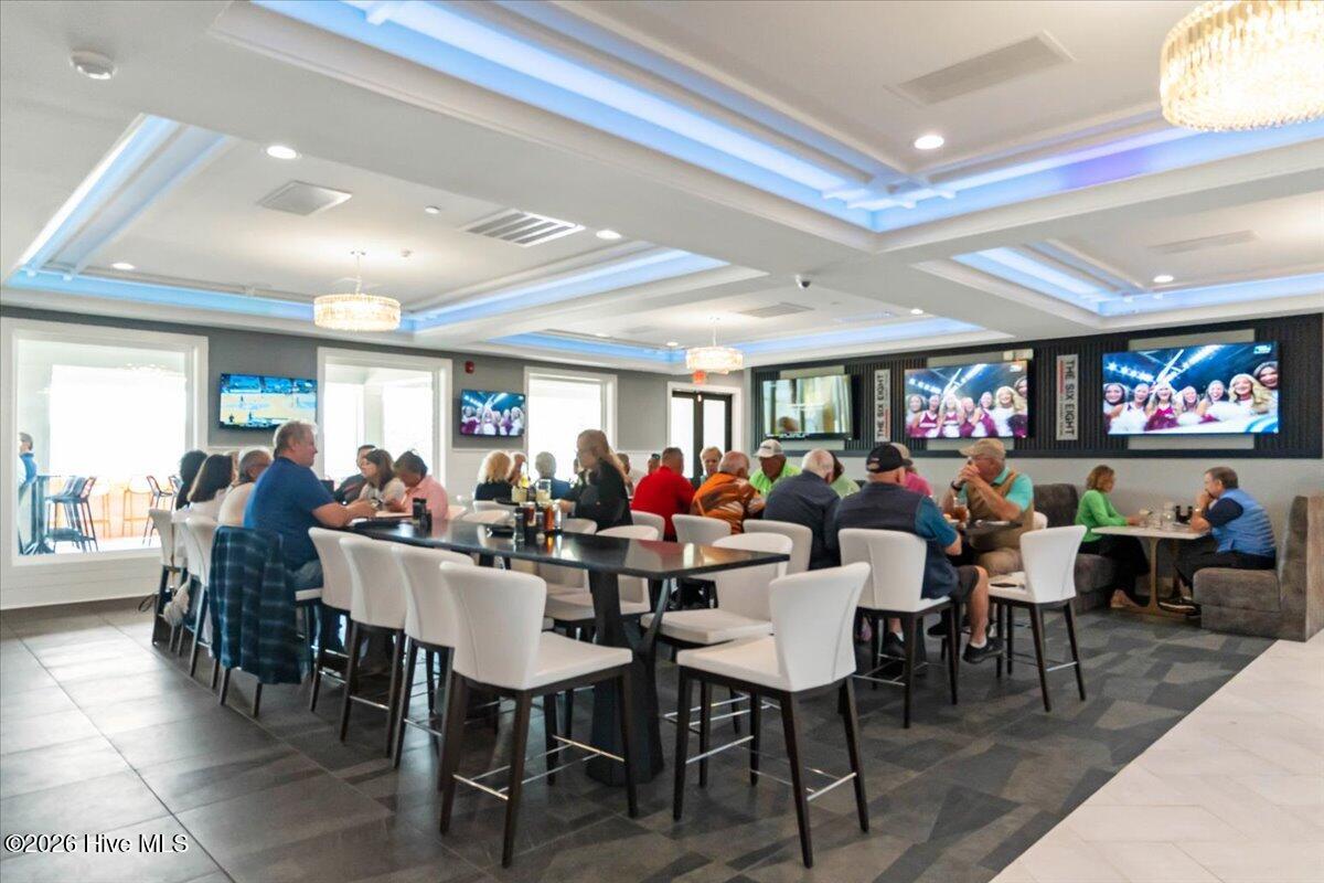 100548349 | Photo 75