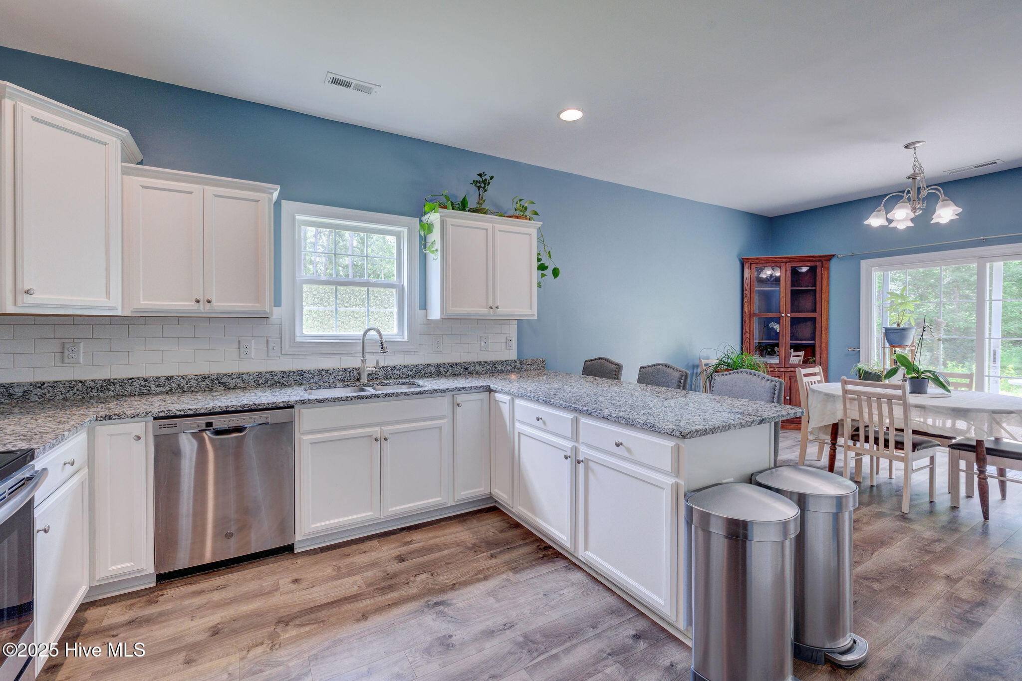 100522244 | Photo 16