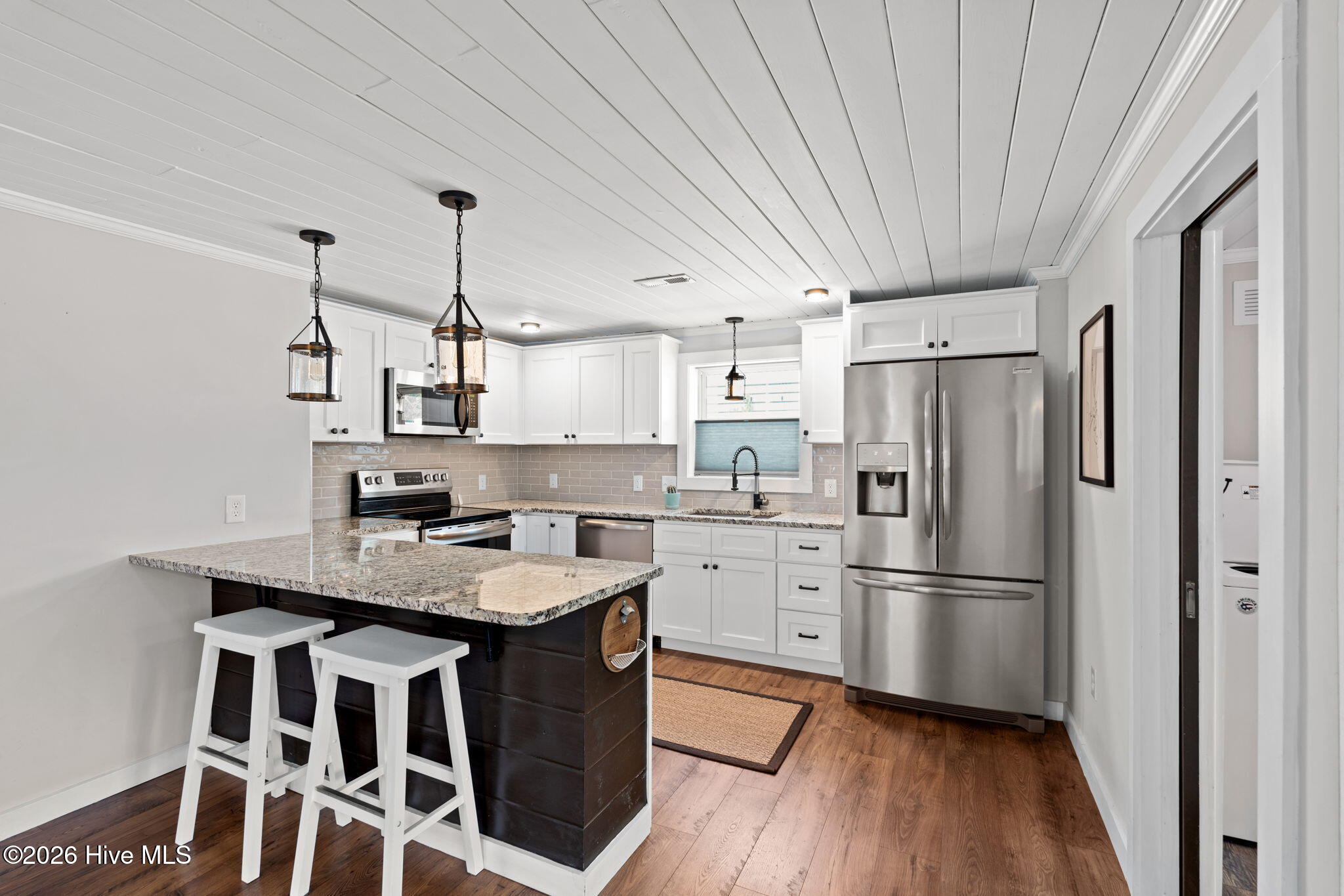 100568132 | Photo 11