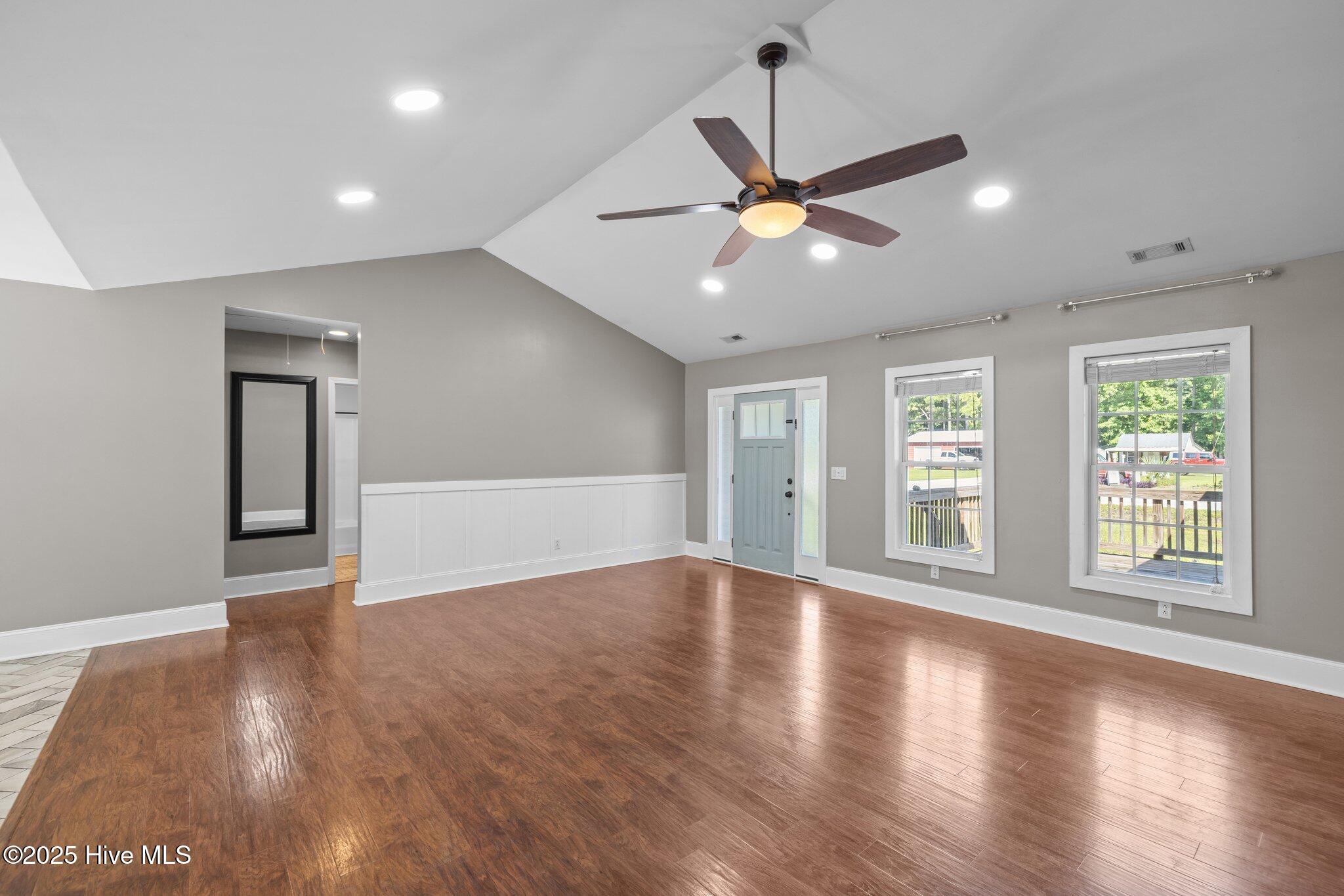 1199 Nine Foot Road,Newport