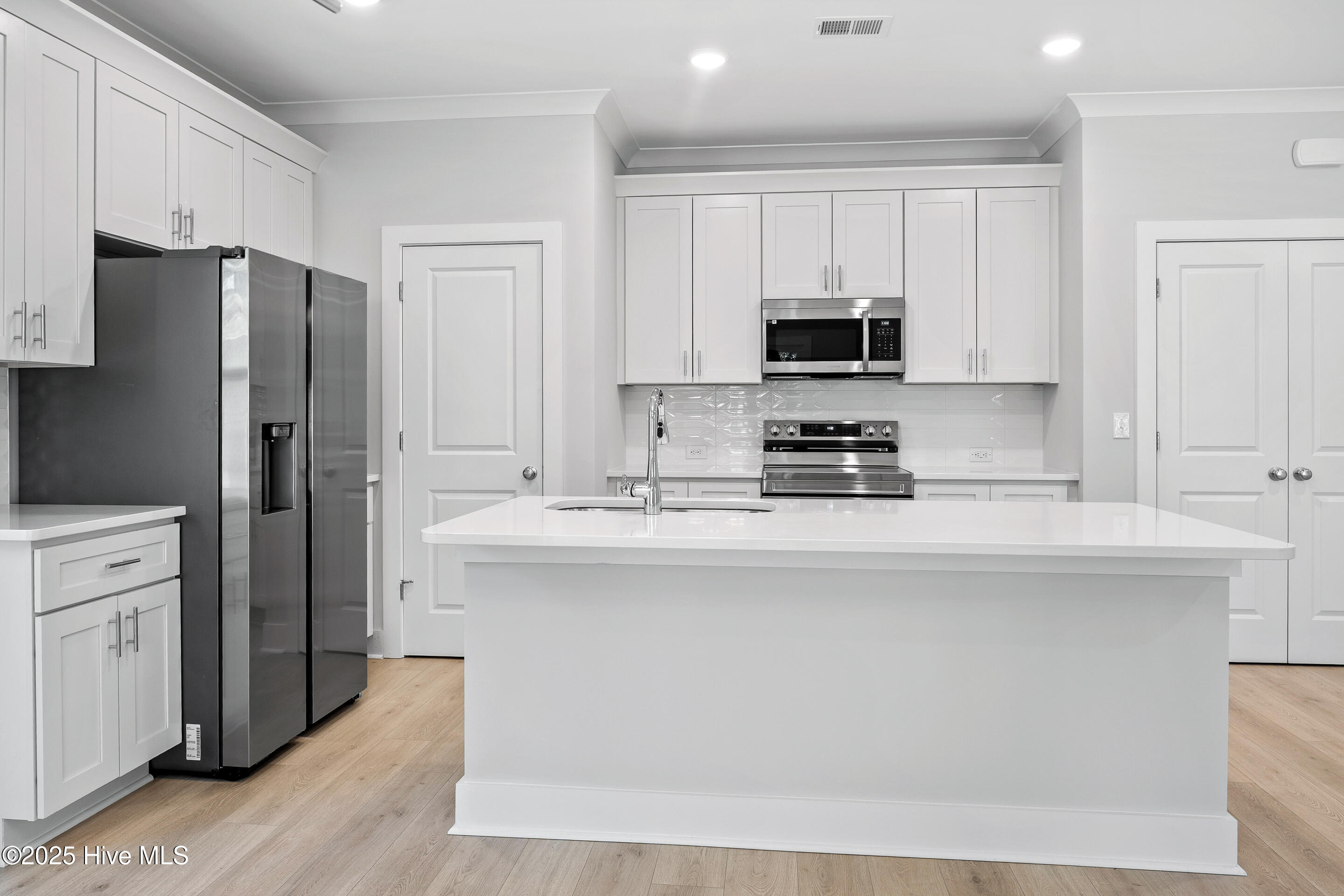 100545390 | Photo 10