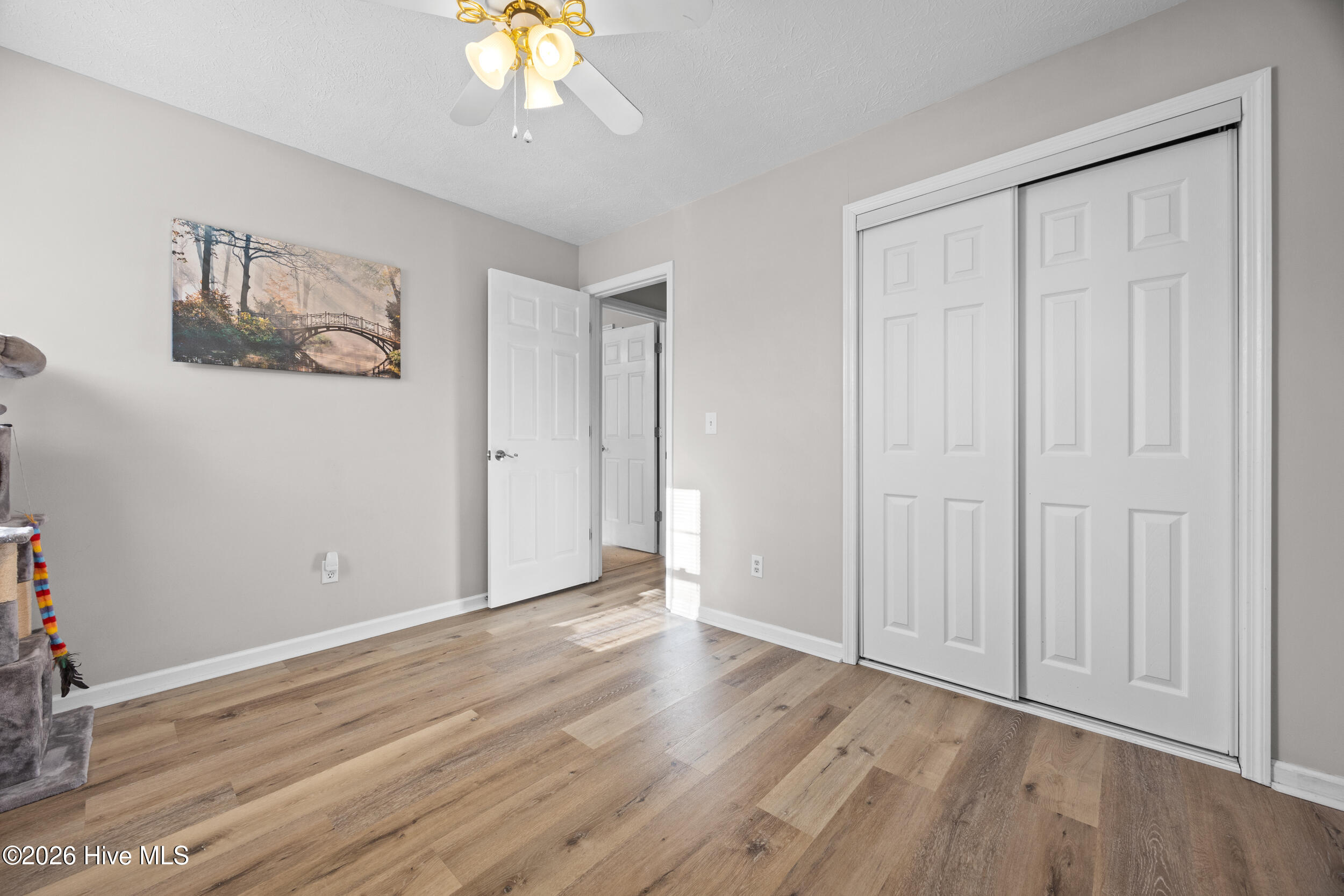 100560402 | Photo 28