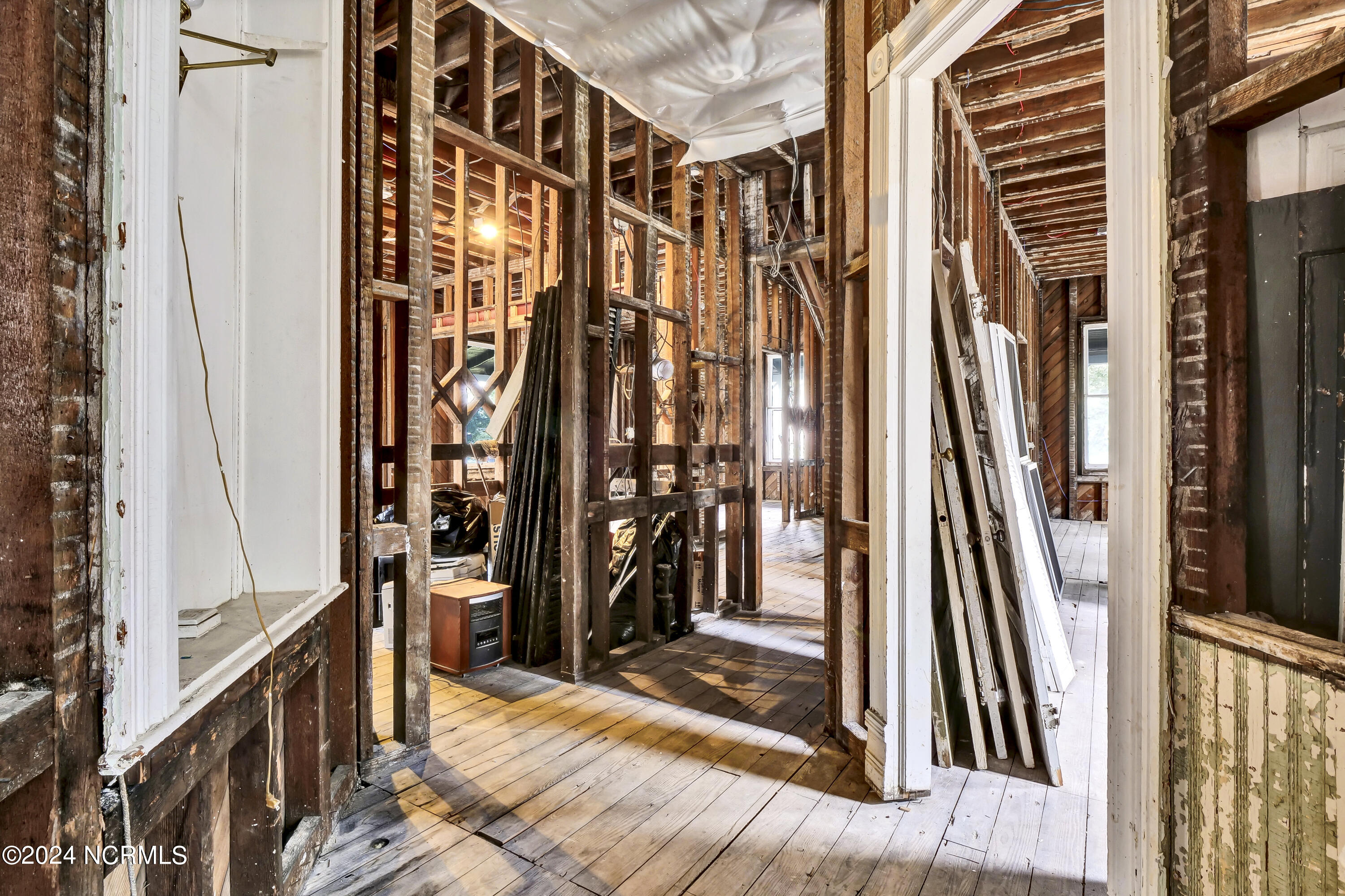 100472145 | Photo 27