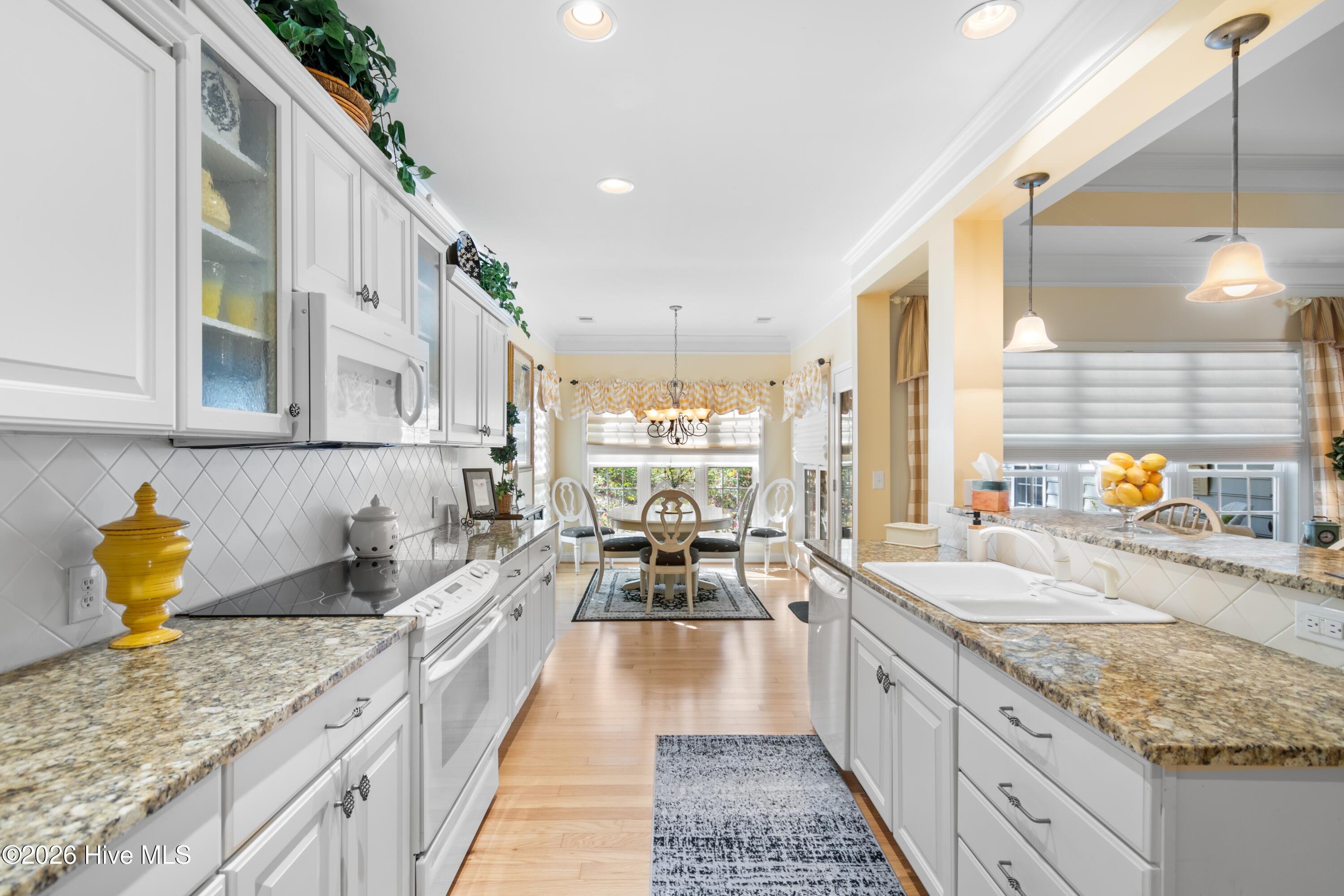 100540219 | Photo 11