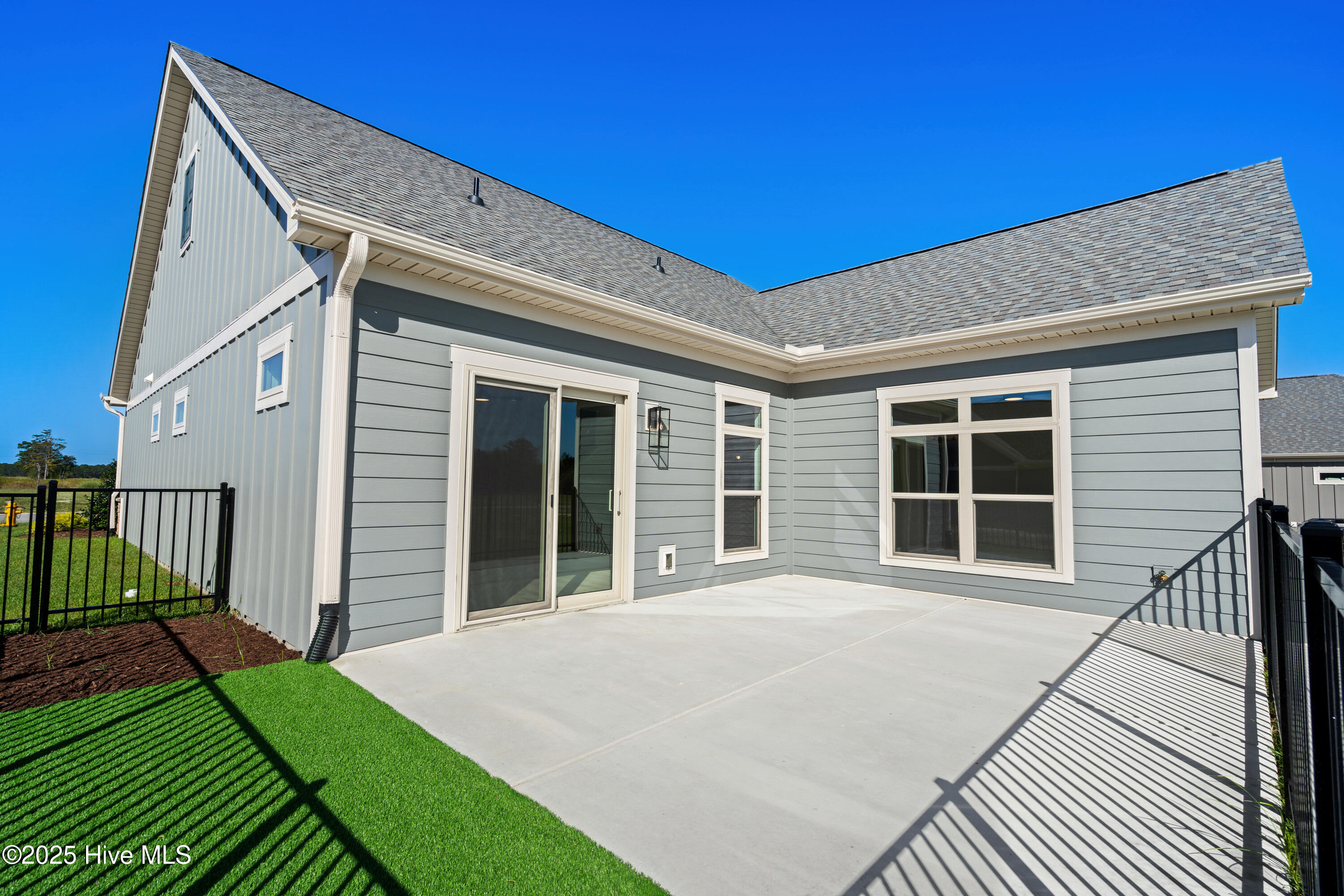 100487215 | Photo 26