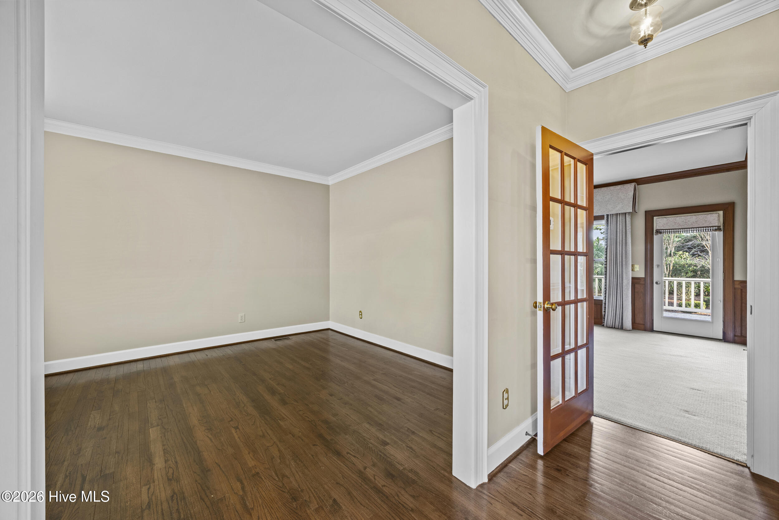 100560704 | Photo 10