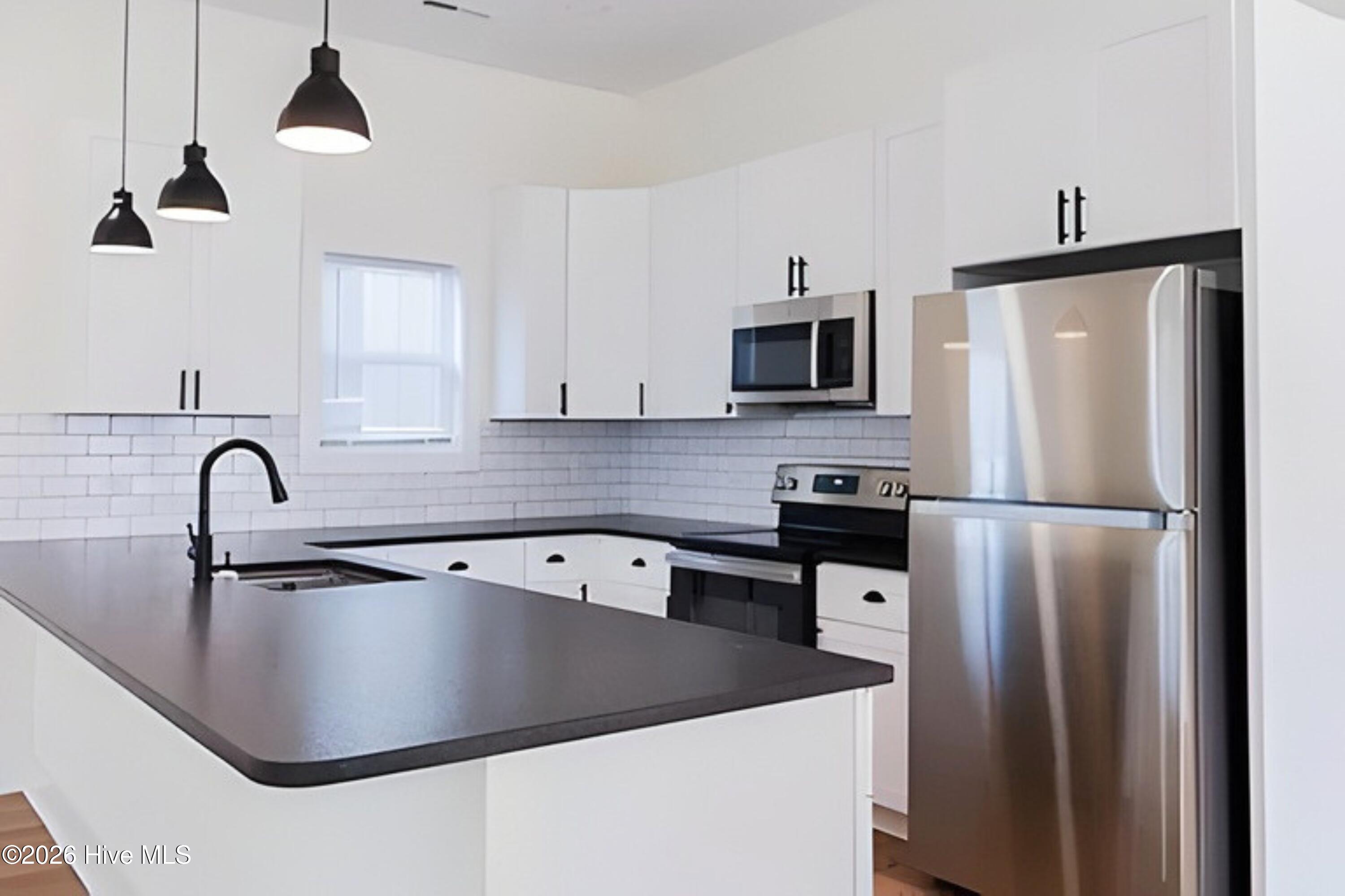 100564460 | Photo 13